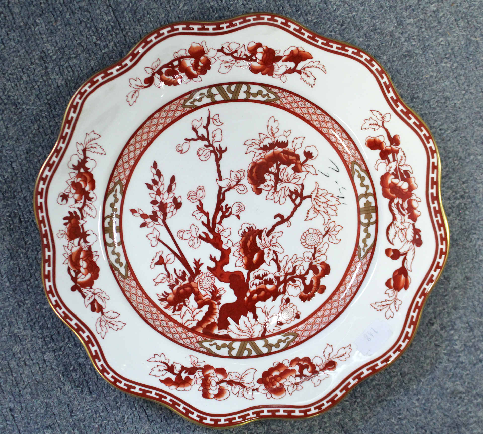 A set of six Coalport bone china “Indian Tree Coral” pattern dinner plates; a Royal Doulton “