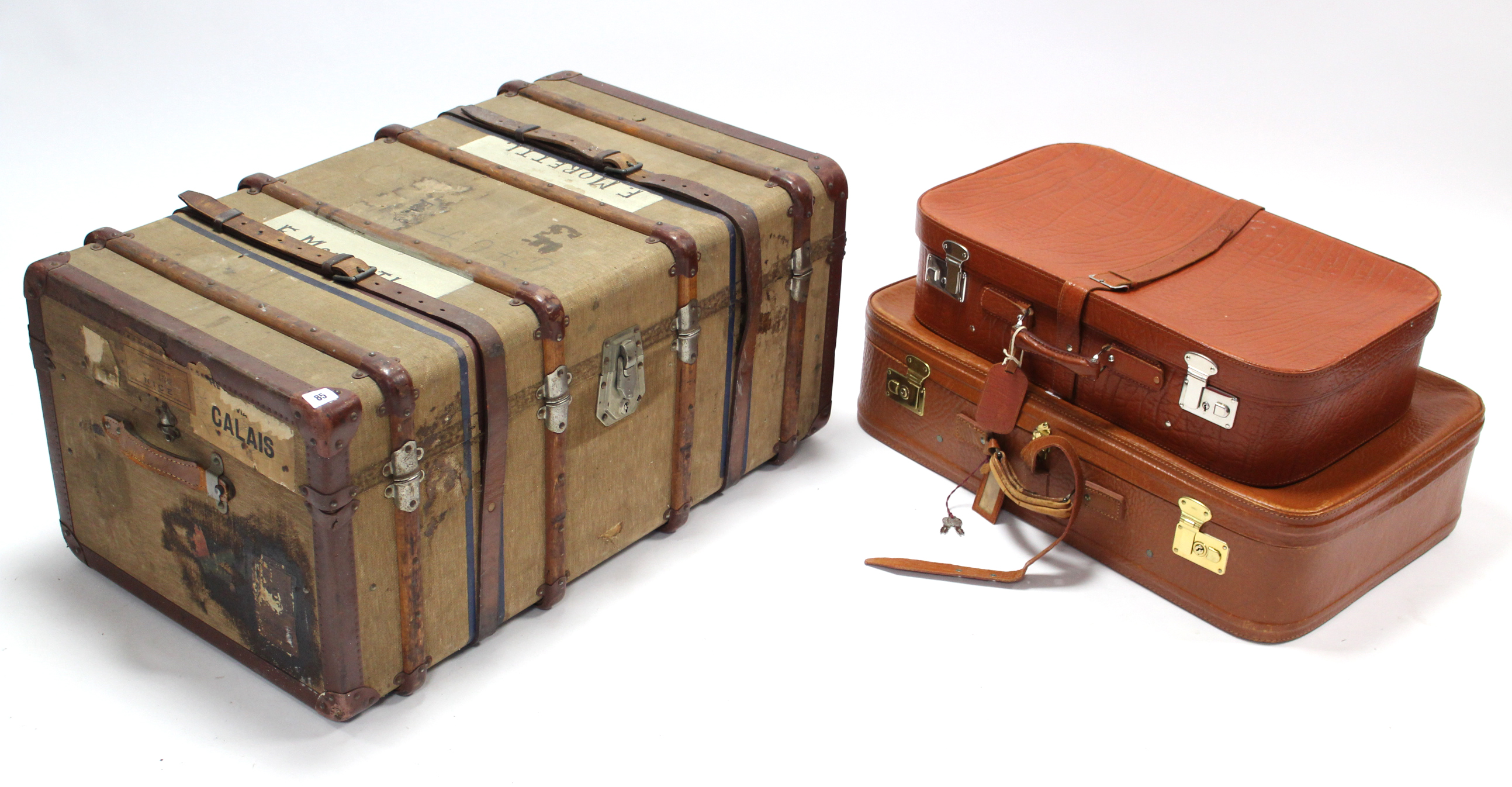 An early 20th century fibre-covered & leather bound ribbed travelling trunk, 35½” long; together