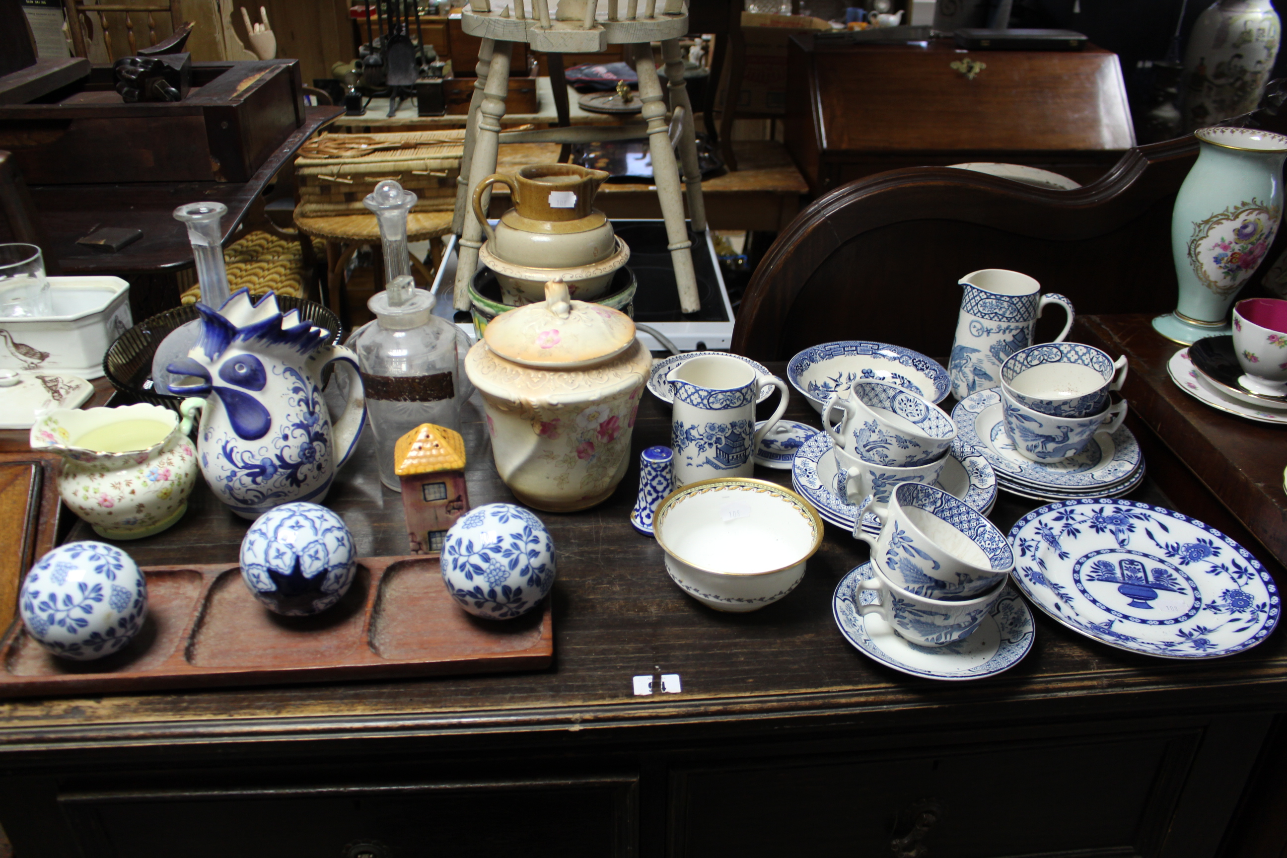 Various items of decorative china, pottery, & glassware. - Image 4 of 4