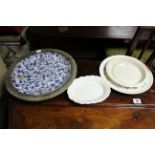 Various items of decorative china, pottery, & glassware.