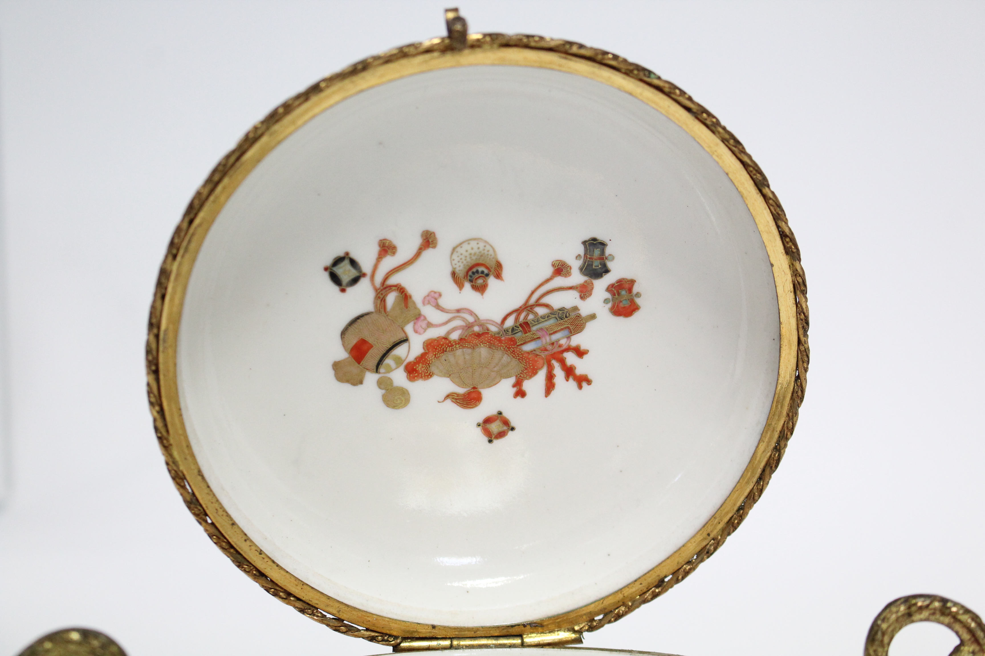 A 19th century Japanese Kutani porcelain circular box & cover decorated with figure scenes, flowers, - Image 5 of 7