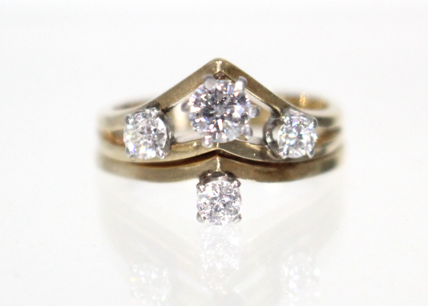 A diamond ring, the four graduated stones set in a tiered arrangement, the largest approx. 0.25 - Image 2 of 5