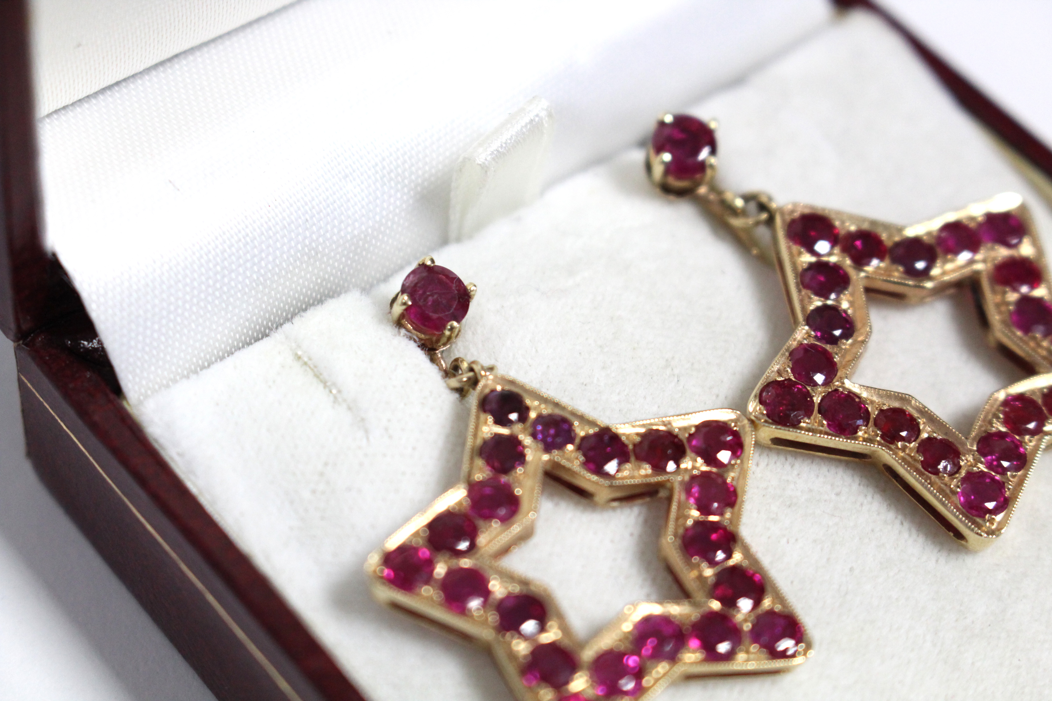 A PAIR OF RUBY PENDANT EARRINGS, each of open five-pointed star shape, set twenty round-cut stones - Image 5 of 6