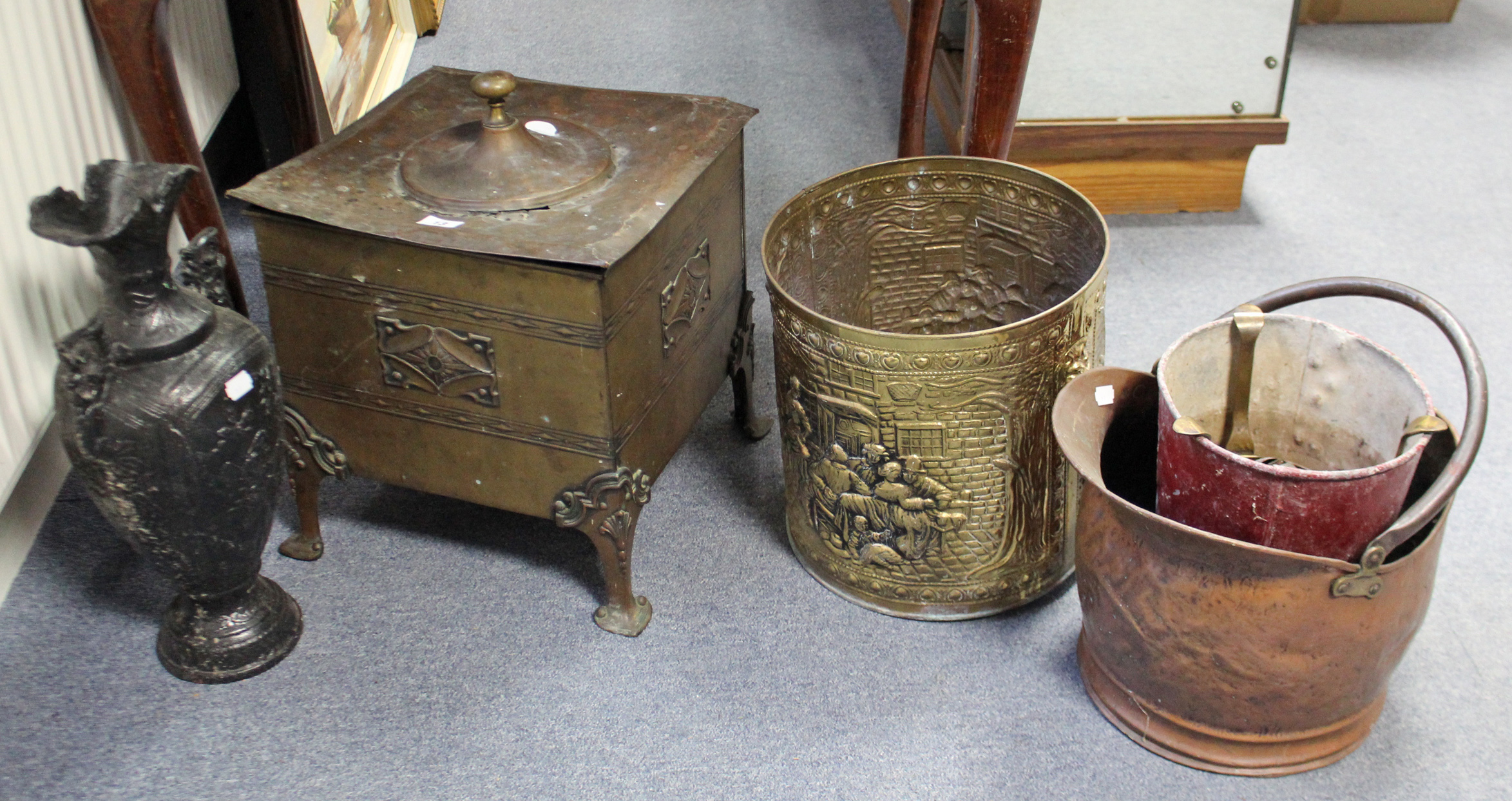 Various items of platedware & metalware.