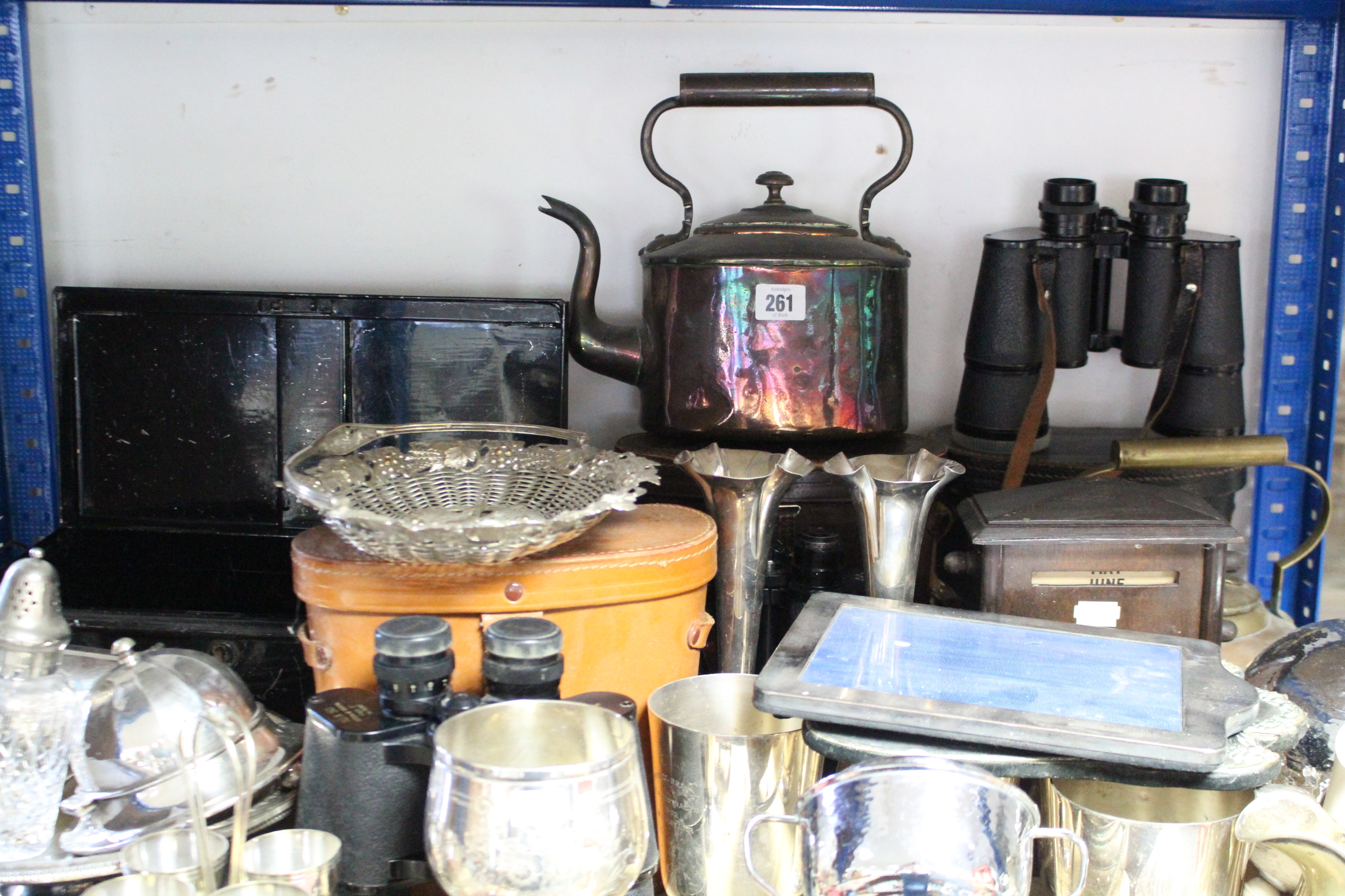 Various items of platedware, metalware, etc.