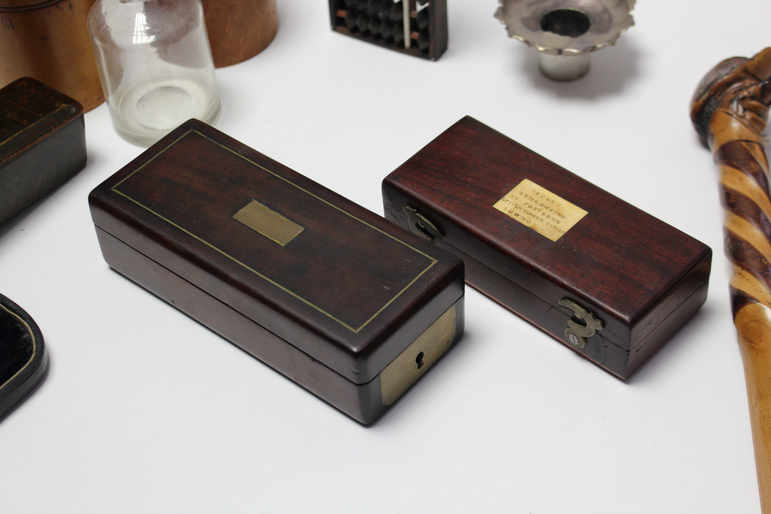 A Sikes’s miniature brass hydrometer, 3¾” long, cased; a lacquer work snuffbox; a part set of six - Image 7 of 8