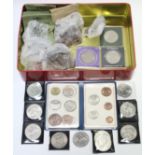 A small quantity of British coins & commemorative crowns; & a few foreign coins.