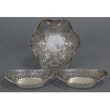 A pair of Edwardian silver oval sweetmeat dishes with pierced decoration, Birmingham 1908, by Levi &
