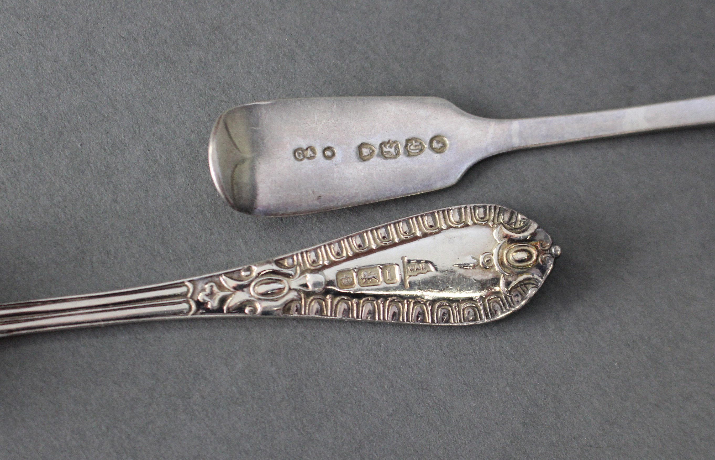 A set of six Edwardian silver Grecian pattern teaspoons, Sheffield 1903 by Walker & Hall (5½ oz); - Image 2 of 2