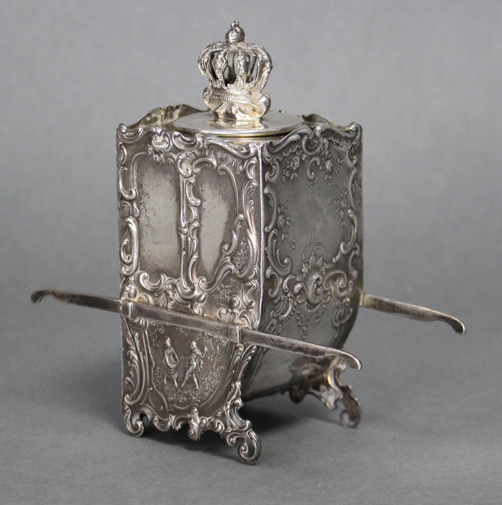 A continental silver tea caddy in the form of a sedan chair, with all-over embossed decoration, a - Image 3 of 4