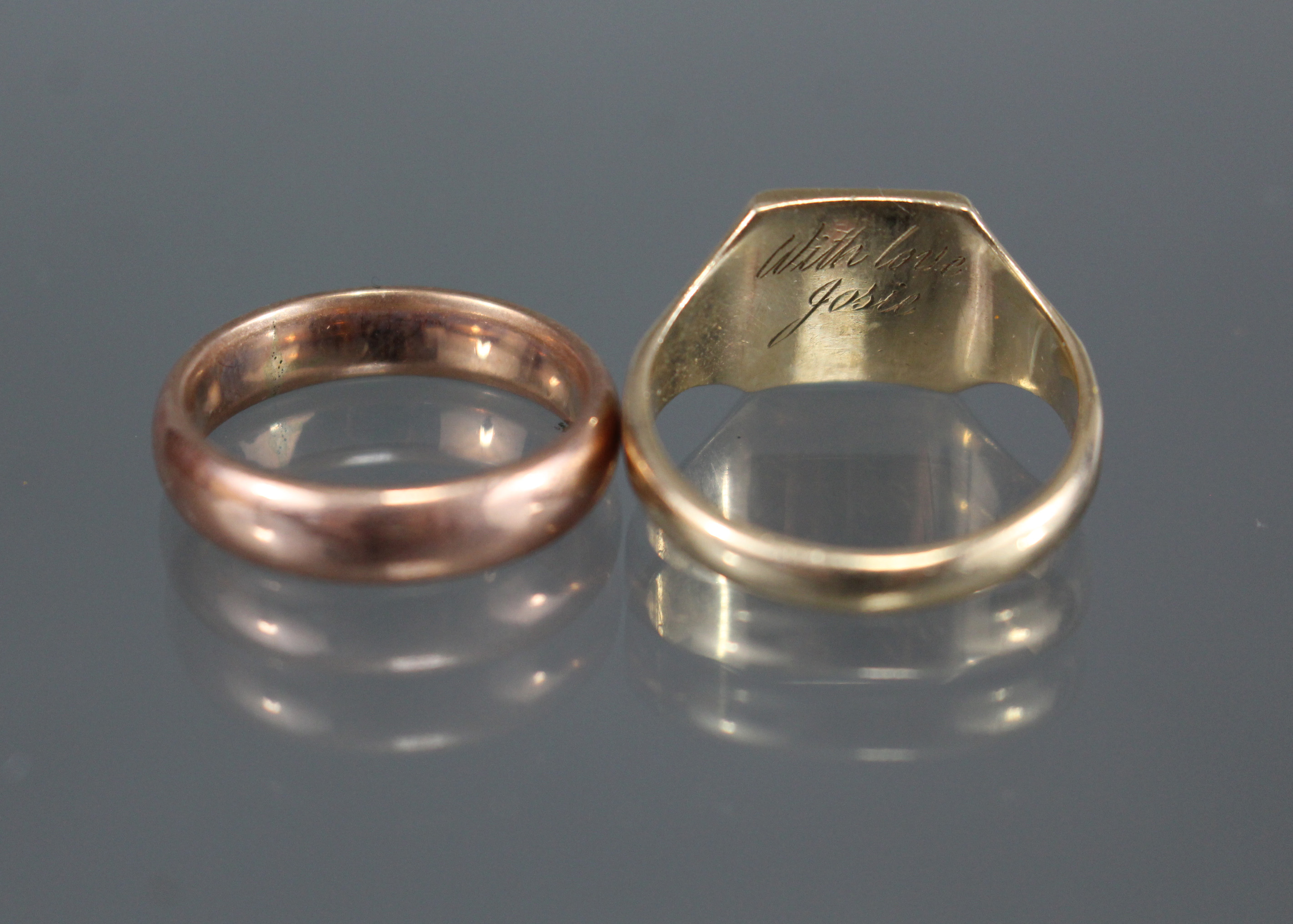 A 9ct. yellow gold signet ring, Birmingham hallmarks for 1987, (size: S; weight: 5gm); & a 9ct. rose - Image 3 of 3
