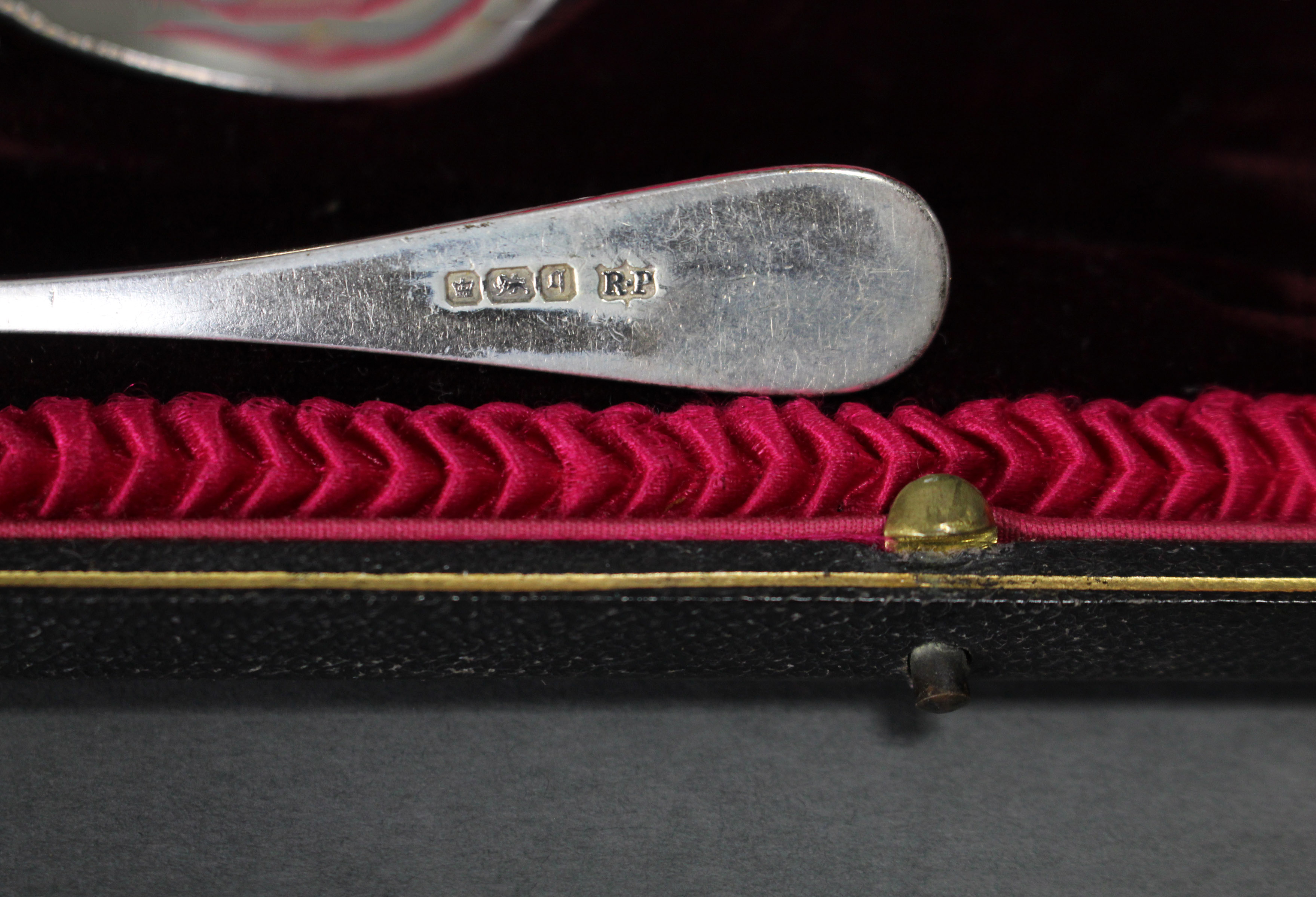 An Edwardian silver engraved Old English christening spoon & fork , Sheffield 1808 by Robert Pringle - Image 3 of 3