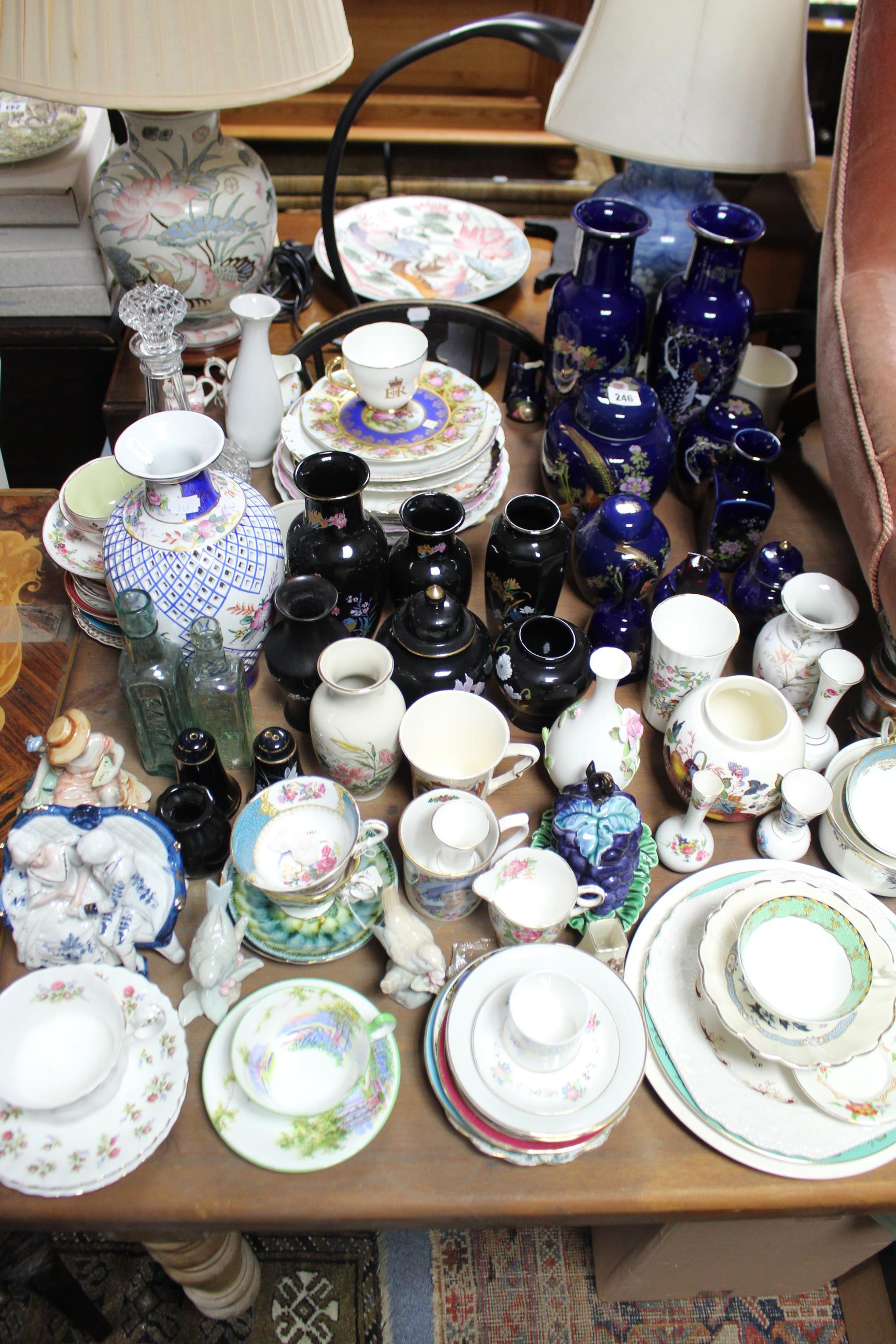 Various items of decorative china, pottery & glassware.