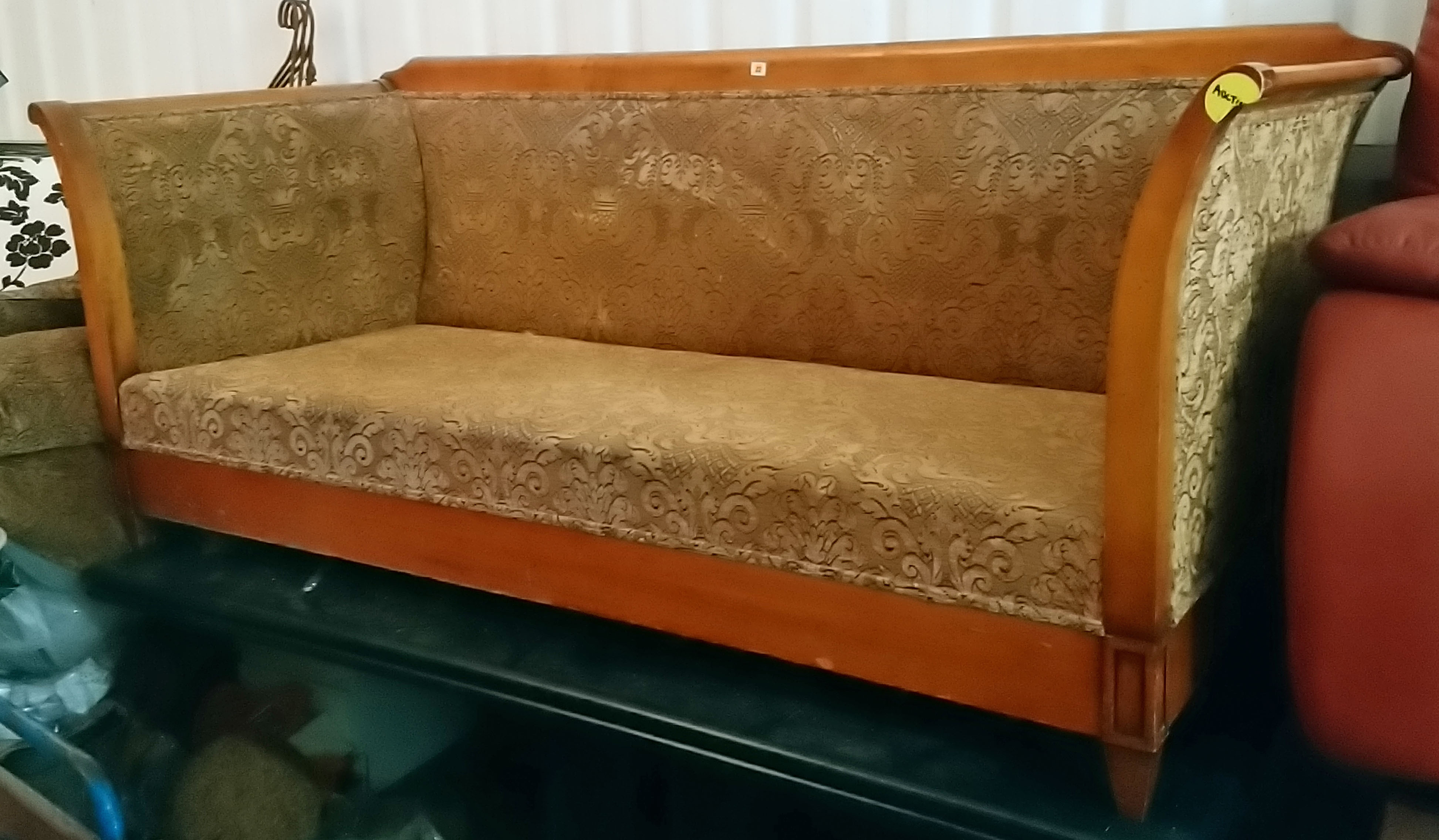 A Victorian-style mahogany-finish frame three-seater settee with loose cushions to the seat & back - Image 2 of 2