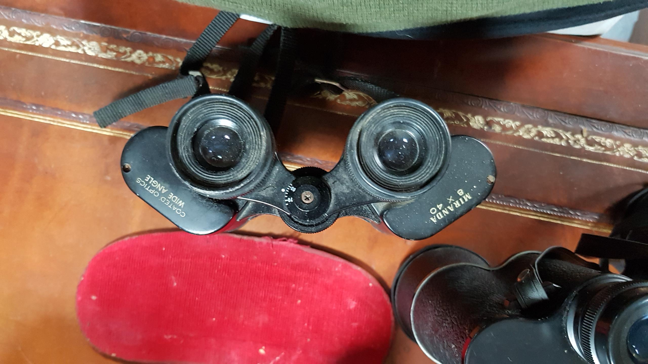 Four pairs of binoculars; two pairs with cases. - Image 3 of 4