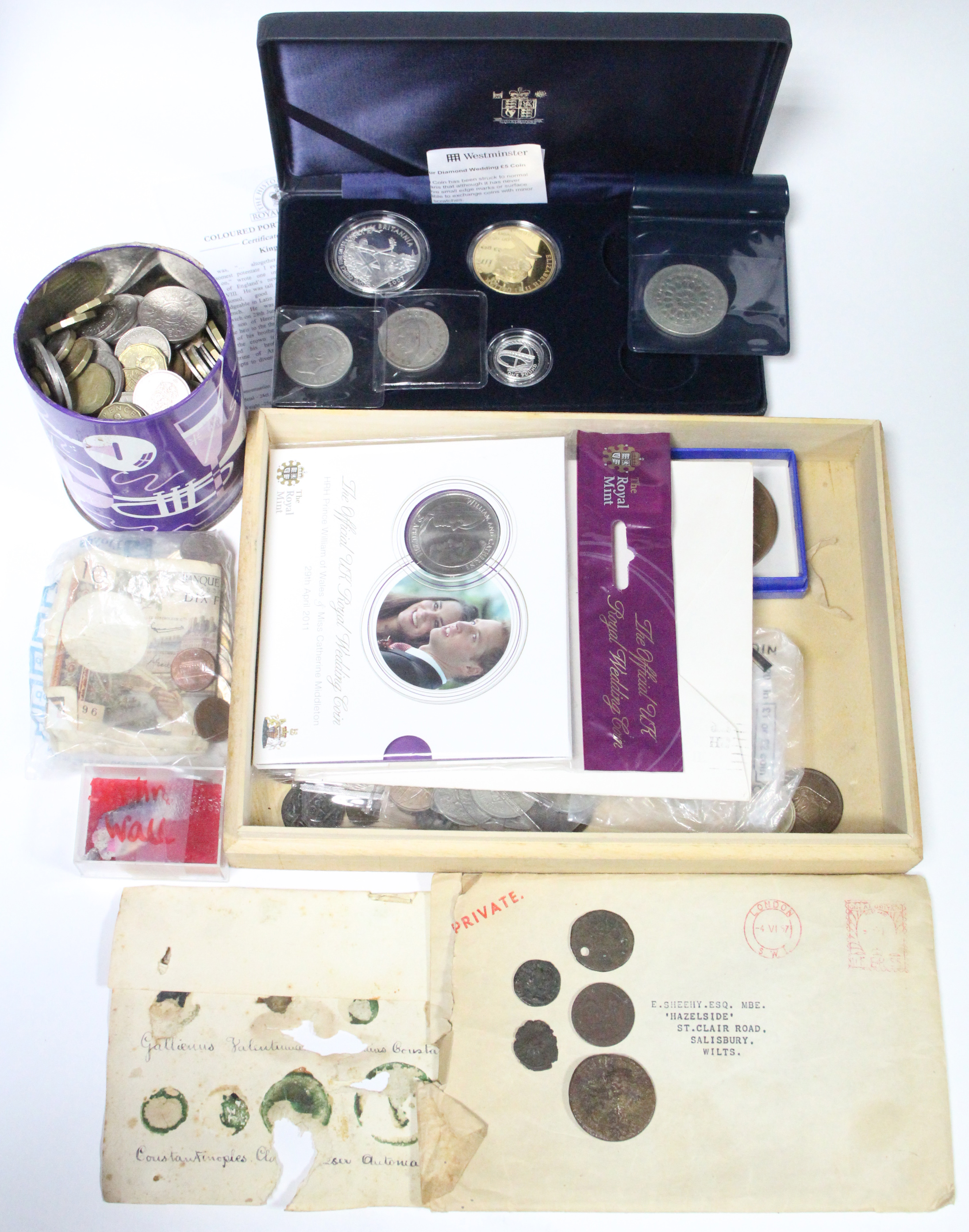 A quantity of mixed British & foreign coins, banknotes, commemorative coins, etc.