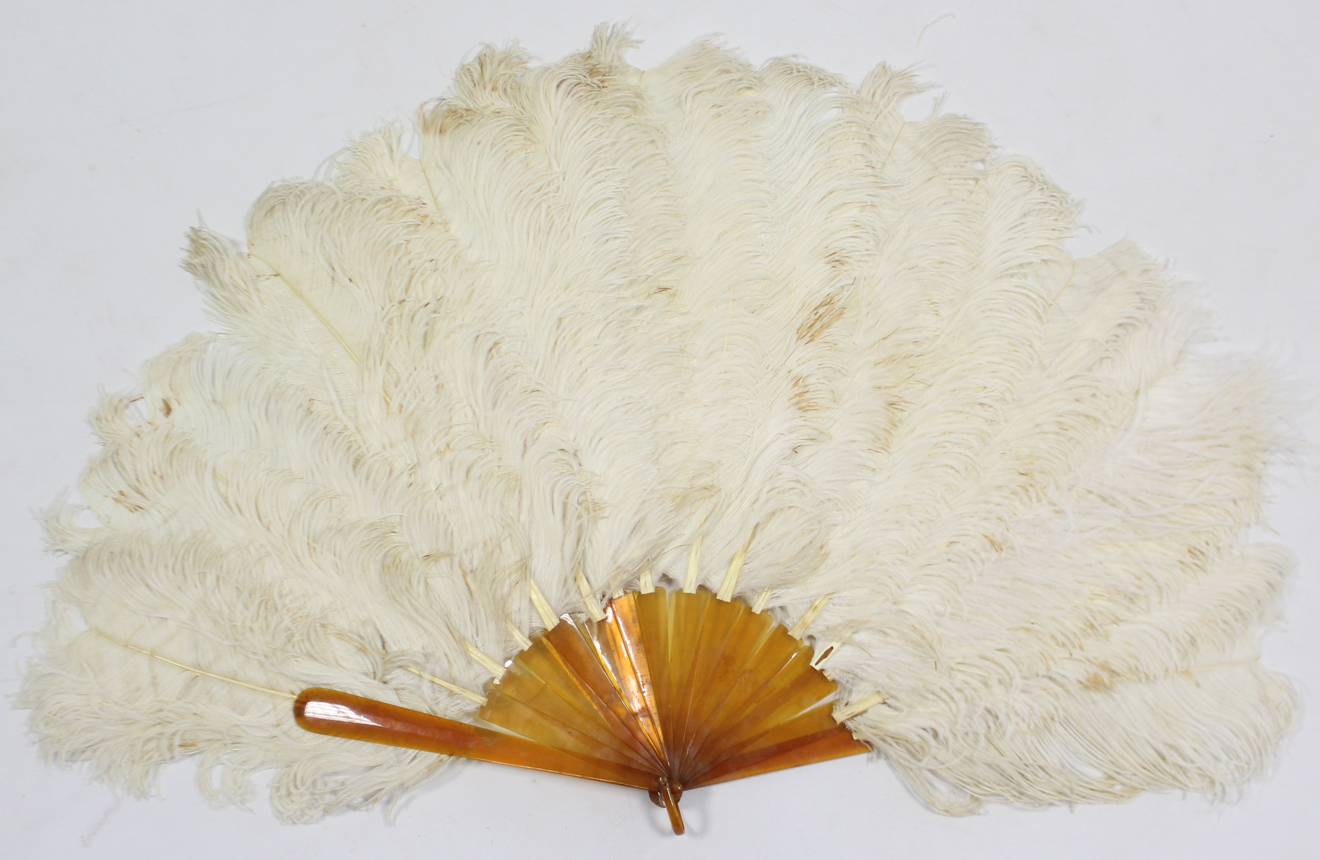 A 19th century fan, the vellum leaf with painted romantic scene decoration, & with mother-of-pearl - Image 3 of 3