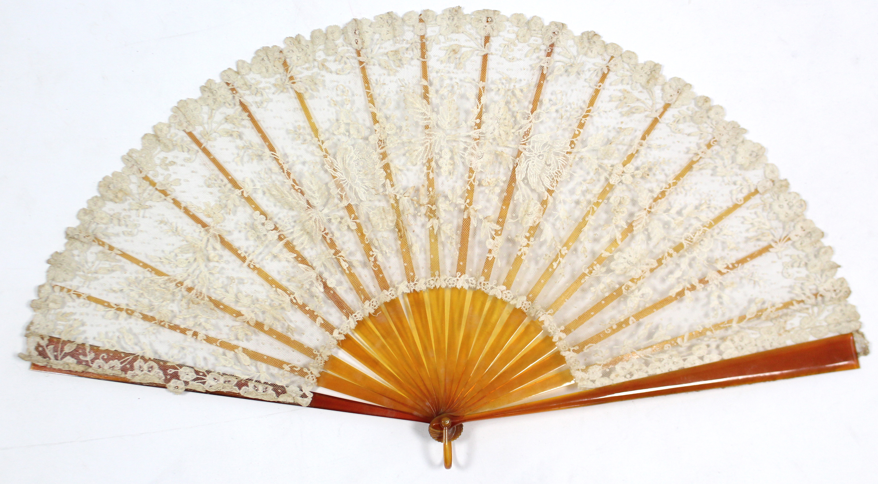 A 19th century fan, the vellum leaf with painted romantic scene decoration, & with mother-of-pearl - Image 2 of 3