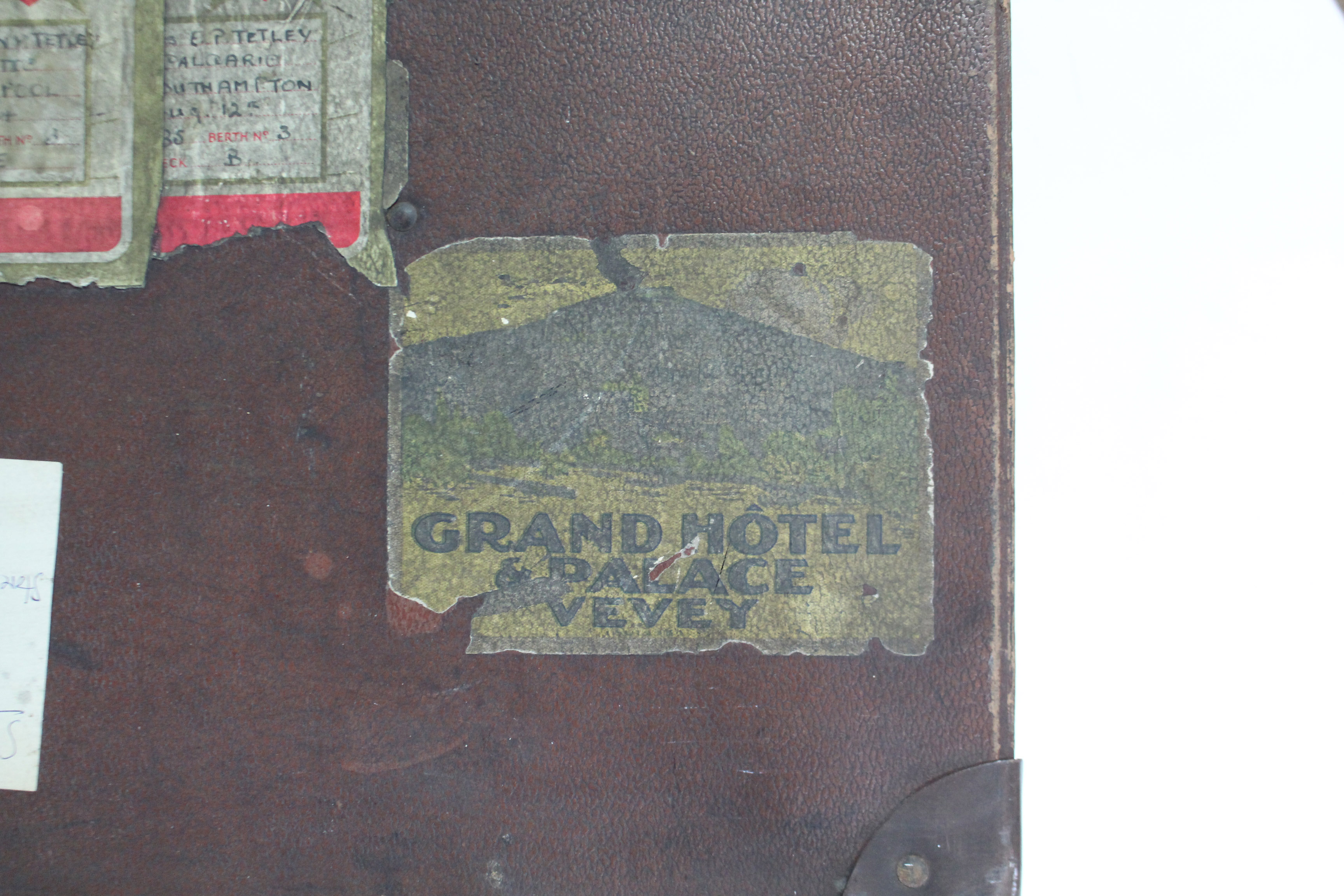 A fibre-covered travelling trunk; two handbags; a View-Master card viewer; various ditto cards; an - Image 5 of 5