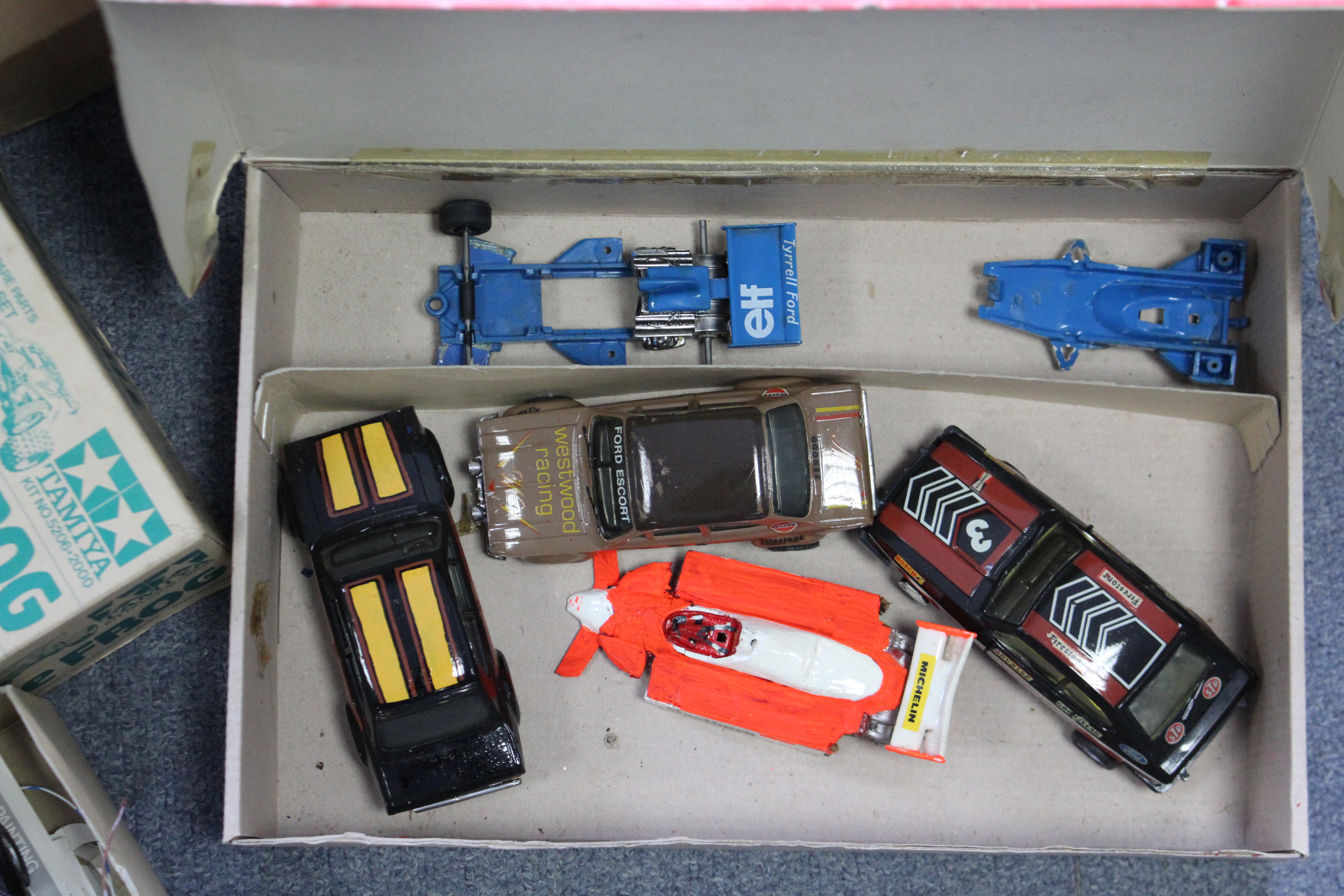 Thirty various Scalextric model racing cars; & various other Scalextric accessories. - Image 8 of 12
