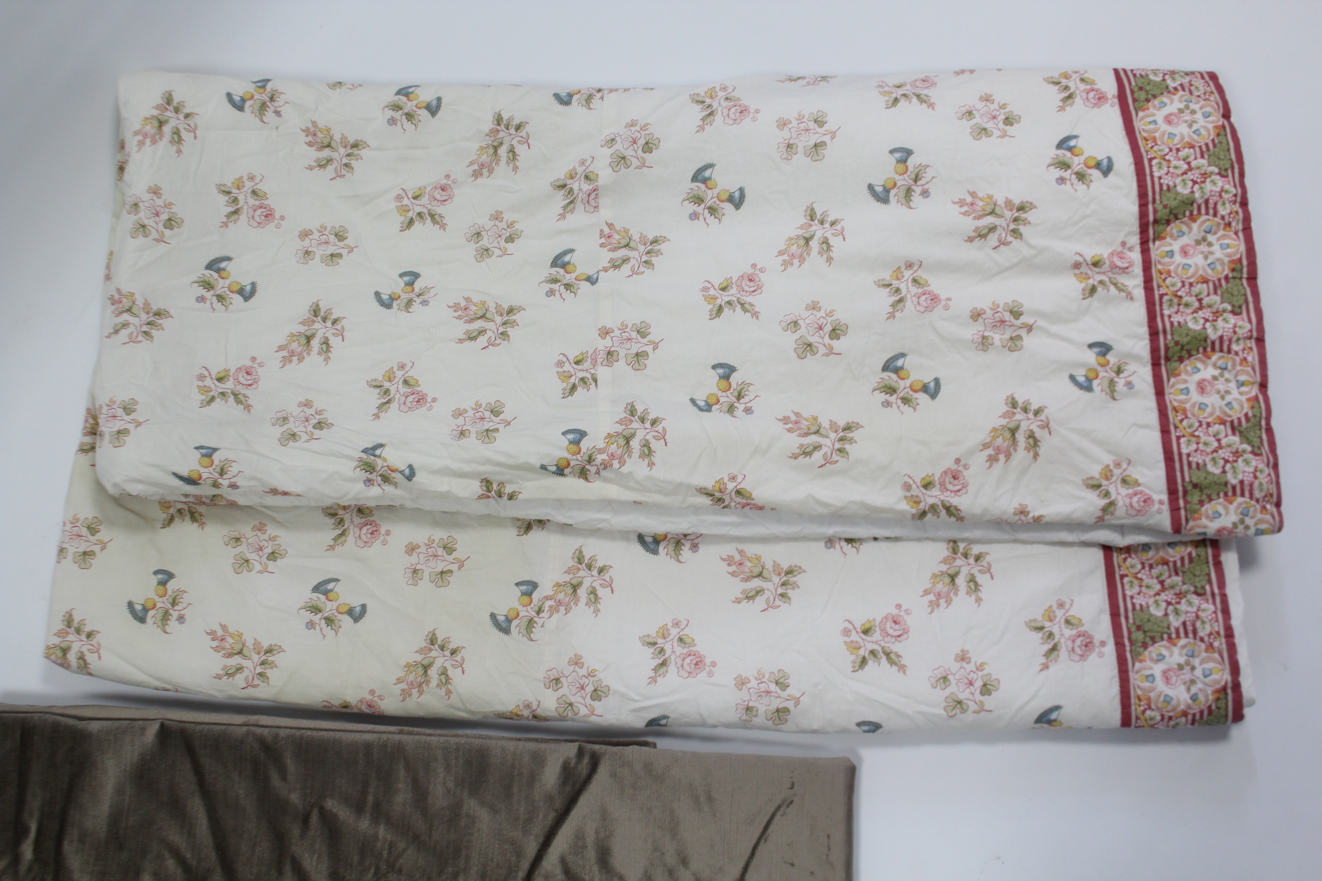 Two floral pattern bed quilts; & three various curtains. - Image 3 of 4