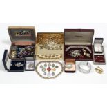 Various items of costume jewellery.