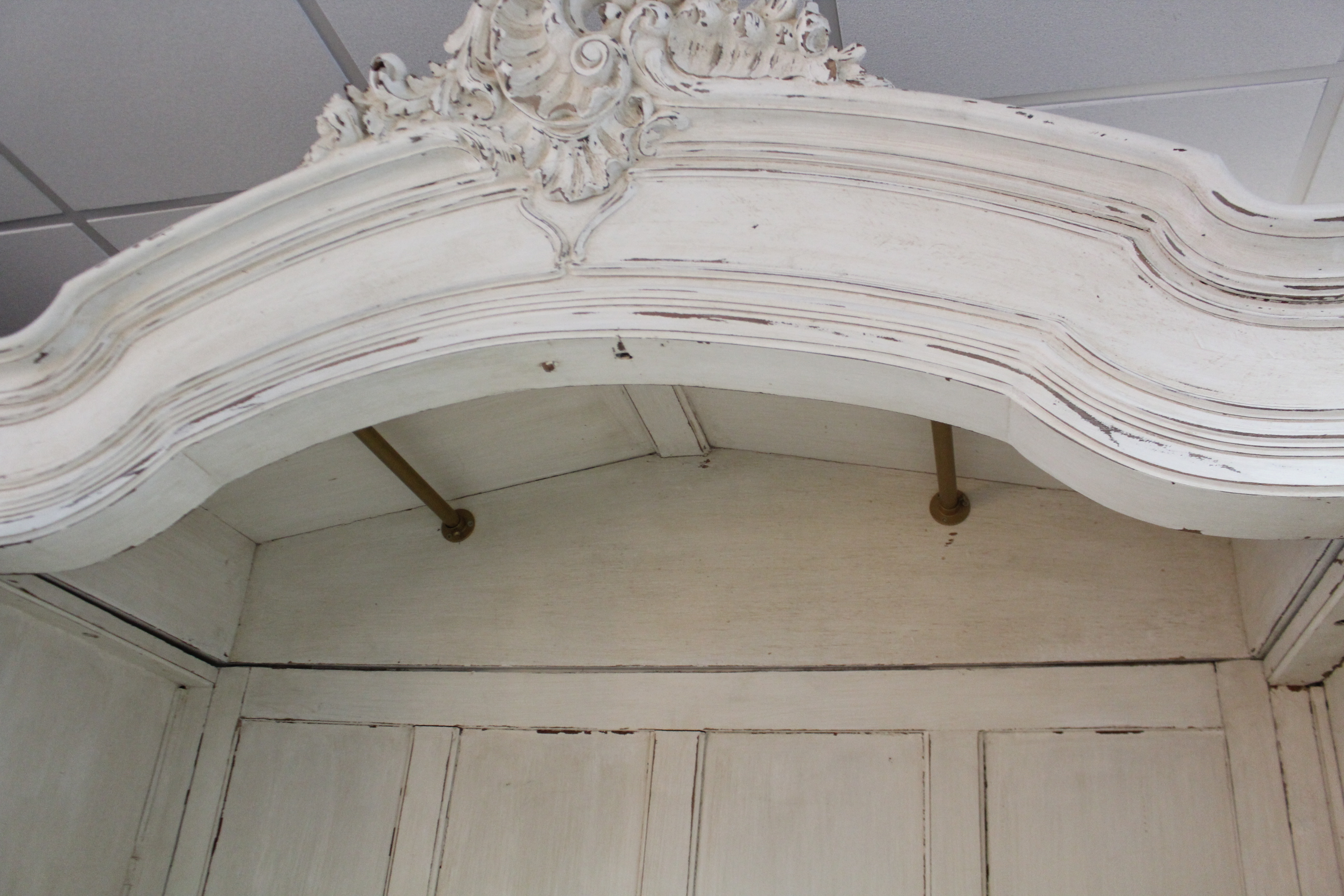 A continental-style white painted & carved wooden wardrobe with shaped cornice, enclosed by pair - Image 3 of 6