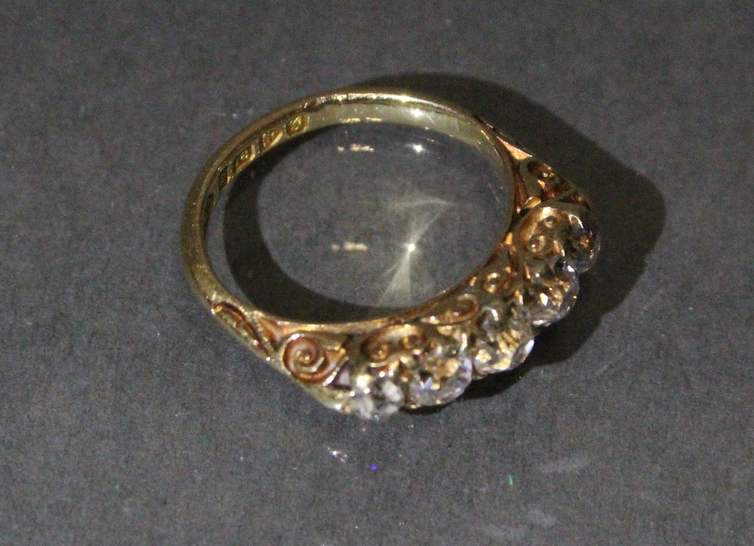 An Edwardian 18ct. gold ring set five graduated diamonds, Chester hallmarks for 1907; size: I/J; - Image 3 of 4