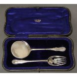 A pair of George V silver cake servers with gadroon-edged terminals, London 1912 by Jackson &