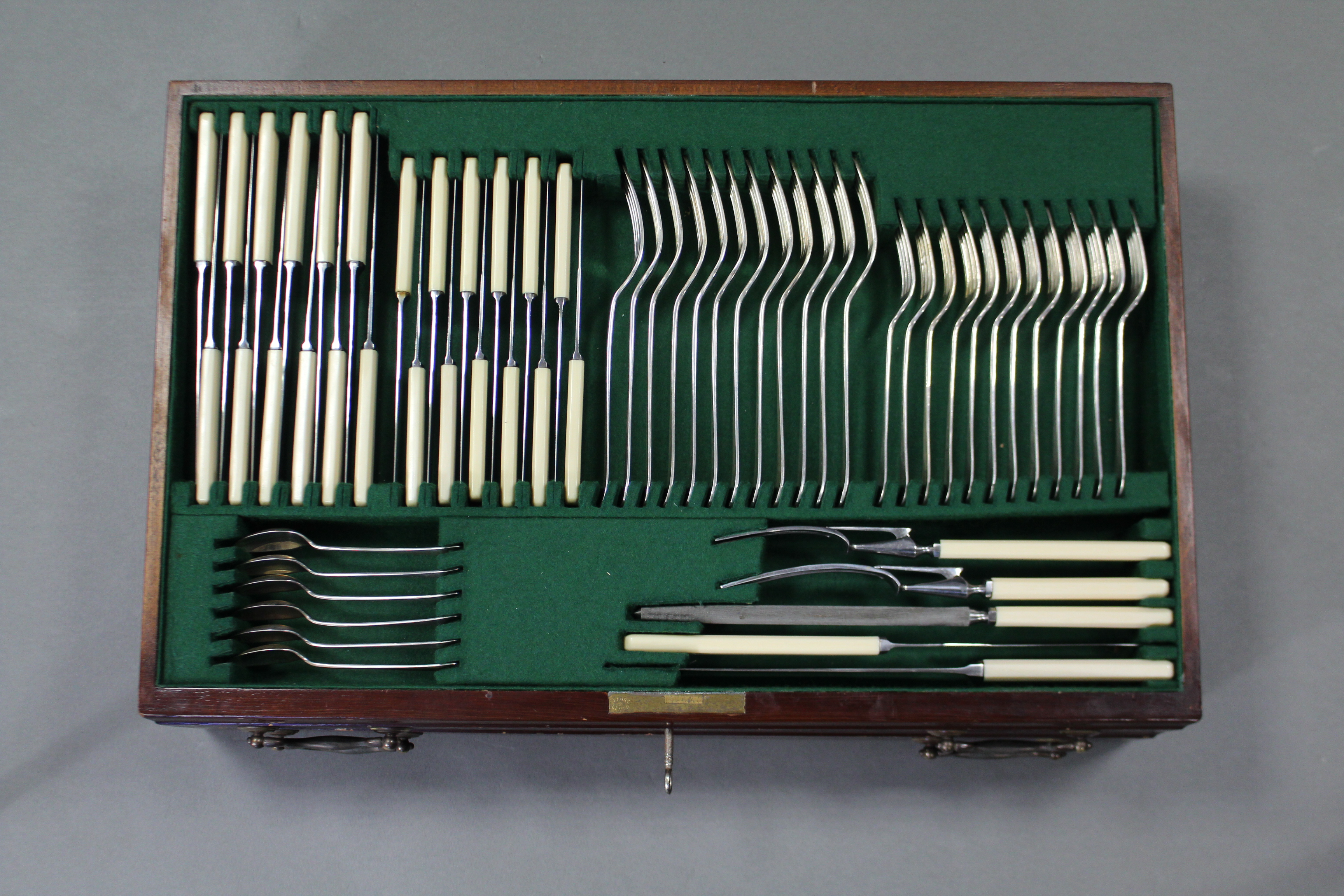 A SERVICE OF HANOVERIAN & OLD ENGLISH RAT-TAIL FLATWARE, comprising: twelve table forks, twelve - Image 4 of 4