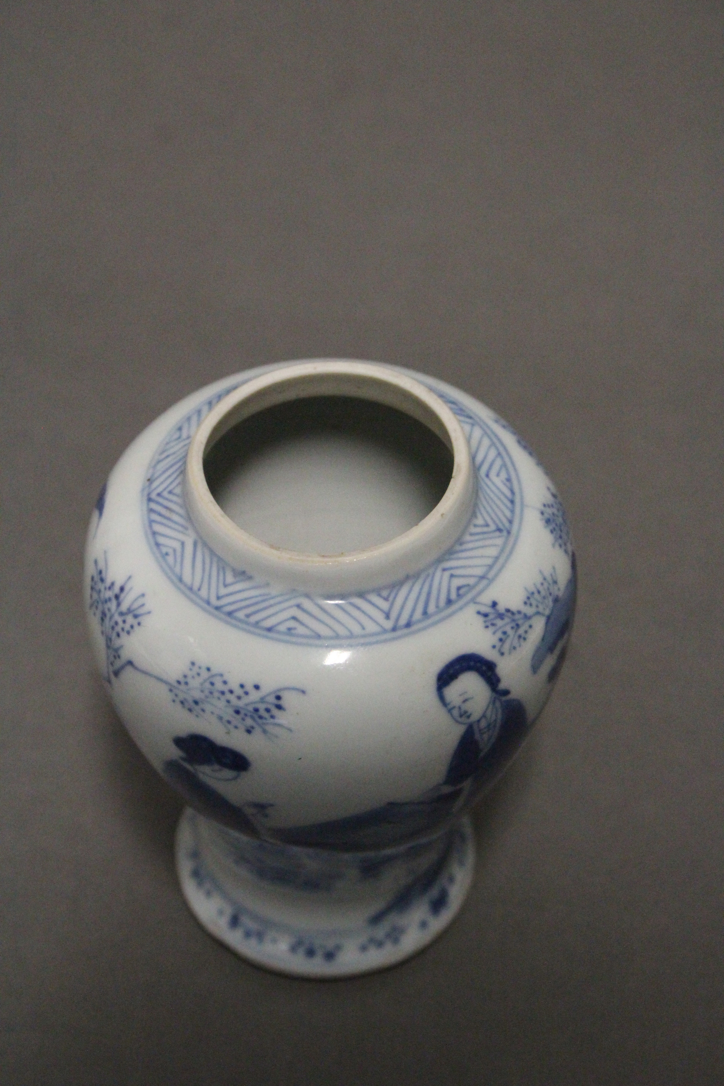 A Chinese Kangxi period blue & white porcelain small baluster vase painted with ladies in a formal - Image 10 of 11