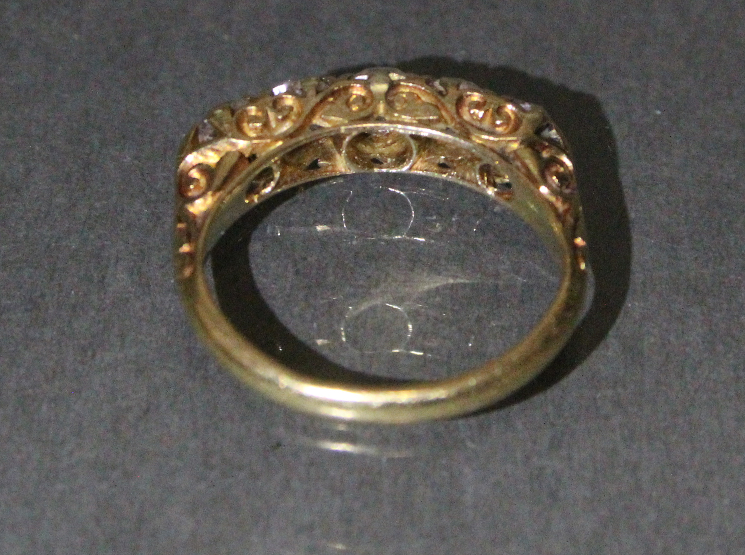 An Edwardian 18ct. gold ring set five graduated diamonds, Chester hallmarks for 1907; size: I/J; - Image 4 of 4