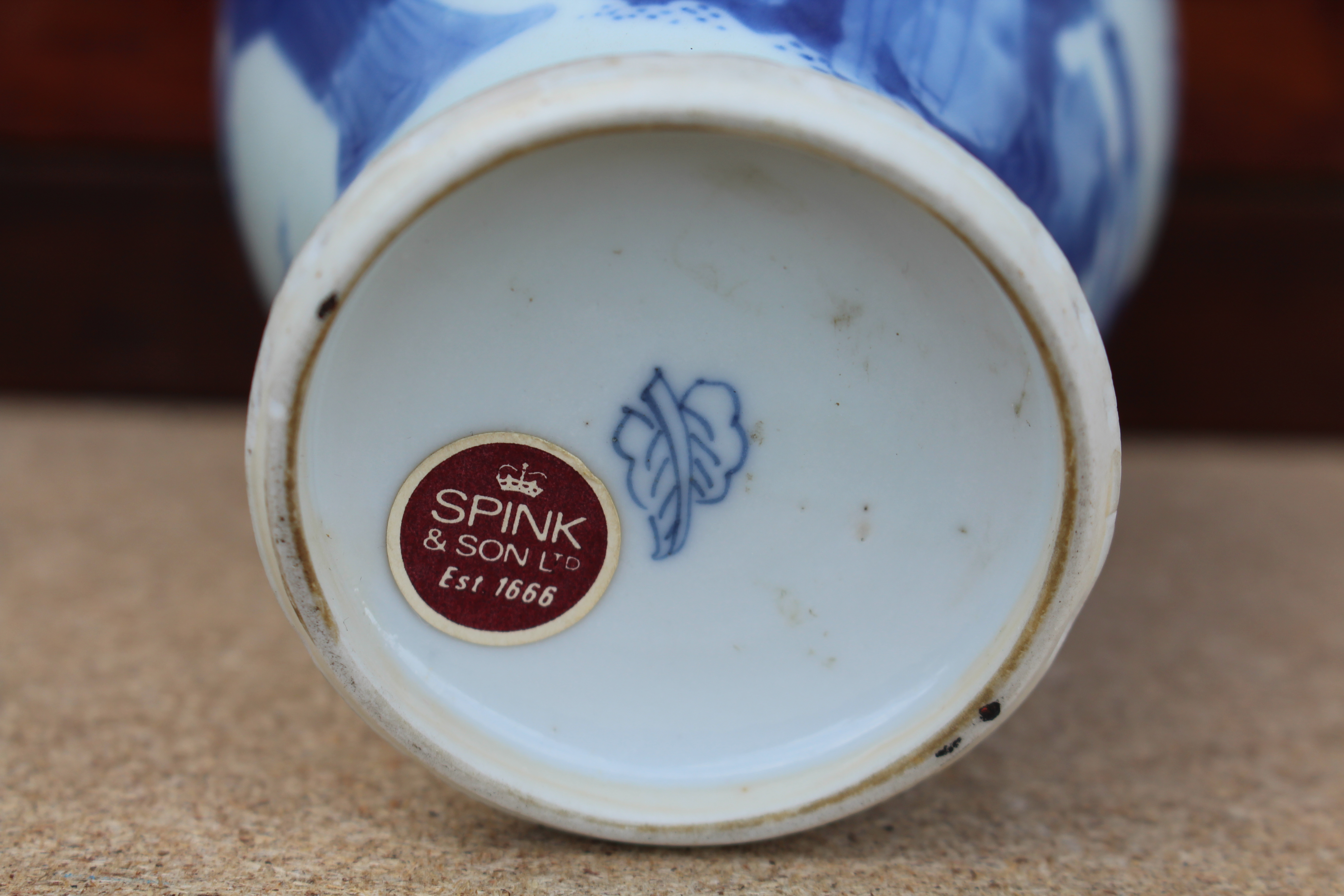 A Chinese Kangxi period blue & white porcelain small baluster vase painted with ladies in a formal - Image 7 of 11
