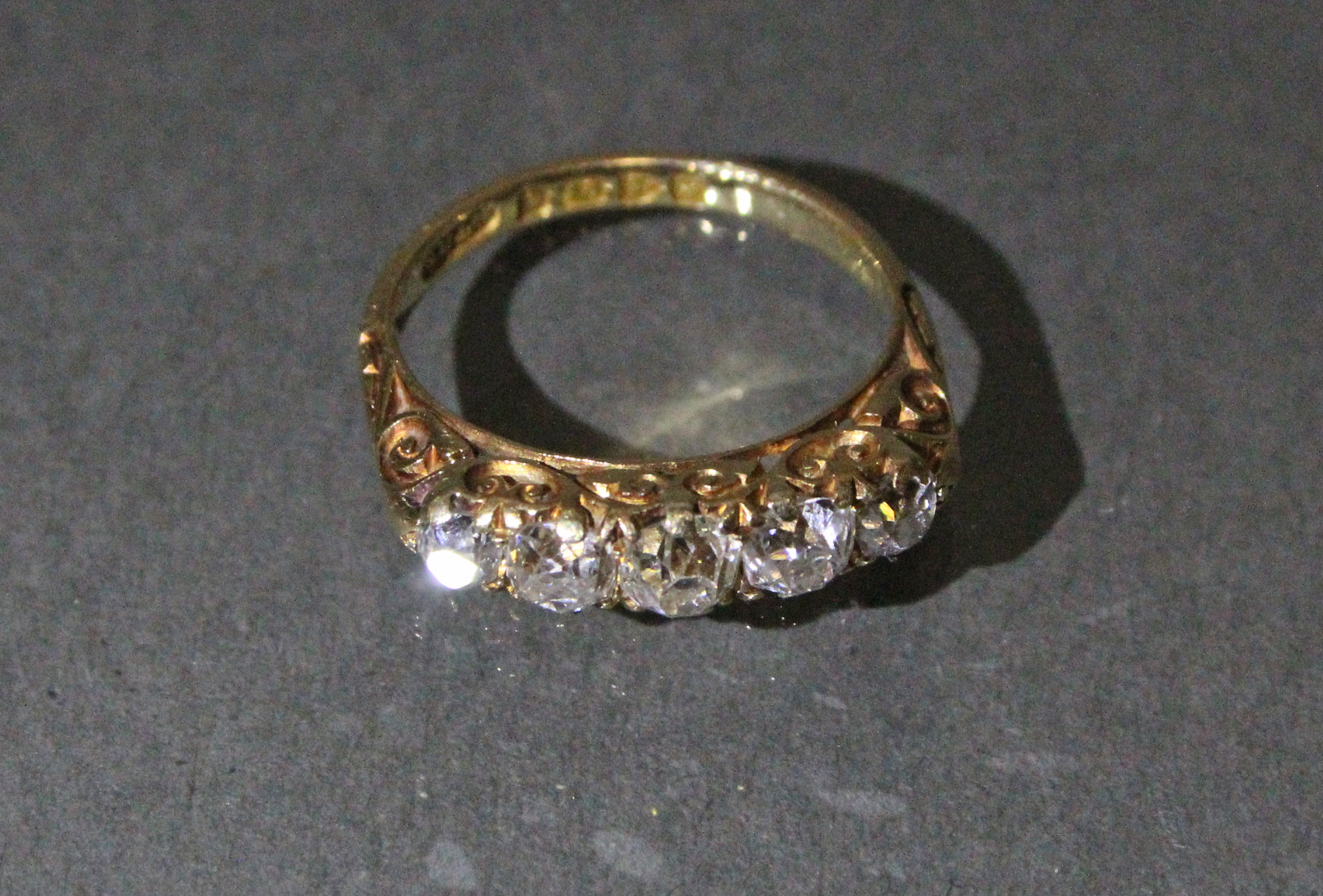 An Edwardian 18ct. gold ring set five graduated diamonds, Chester hallmarks for 1907; size: I/J; - Image 2 of 4