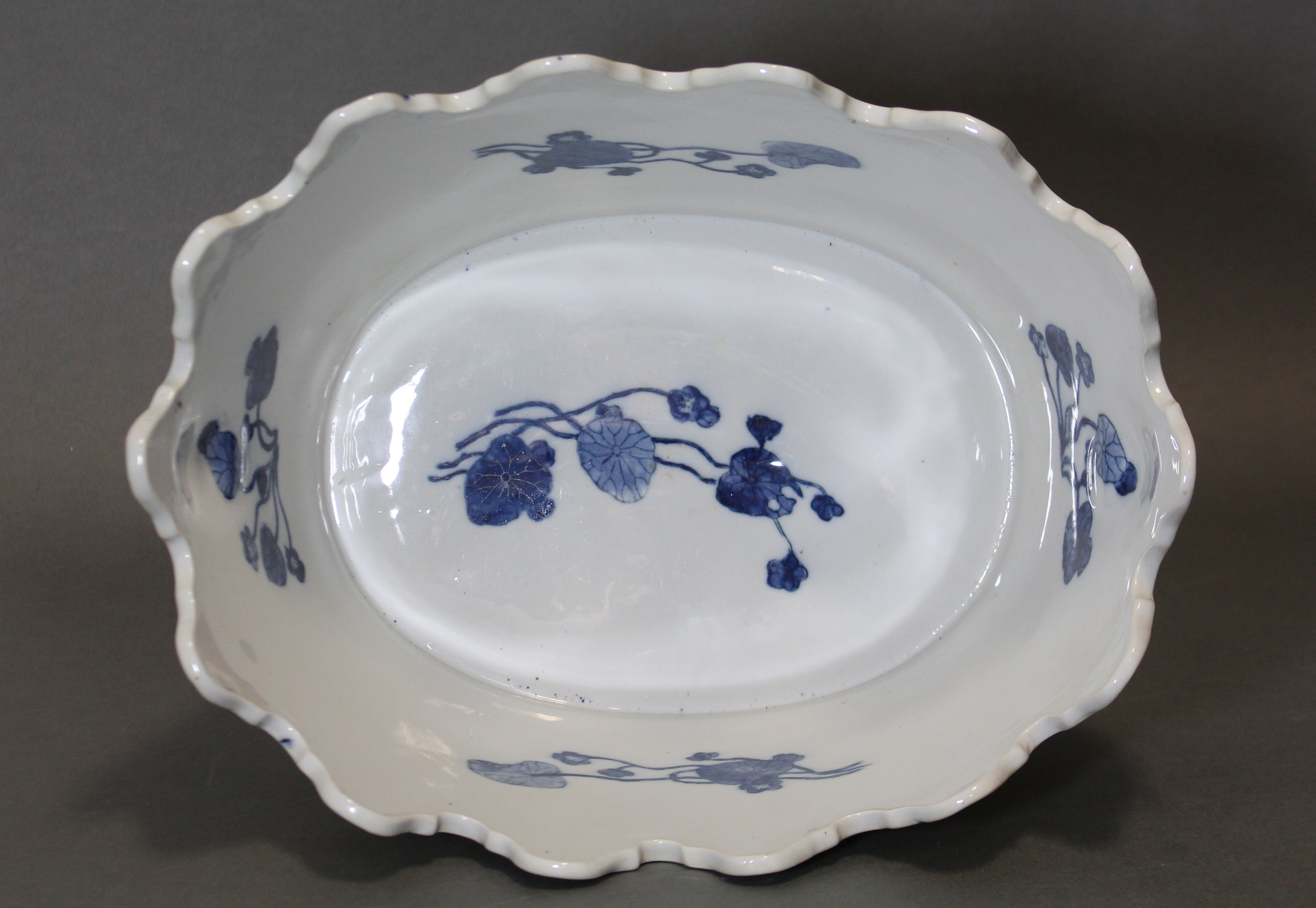 A Chinese porcelain oval jardinière of monteith shape, with underglaze blue decoration on a yellow - Image 4 of 5