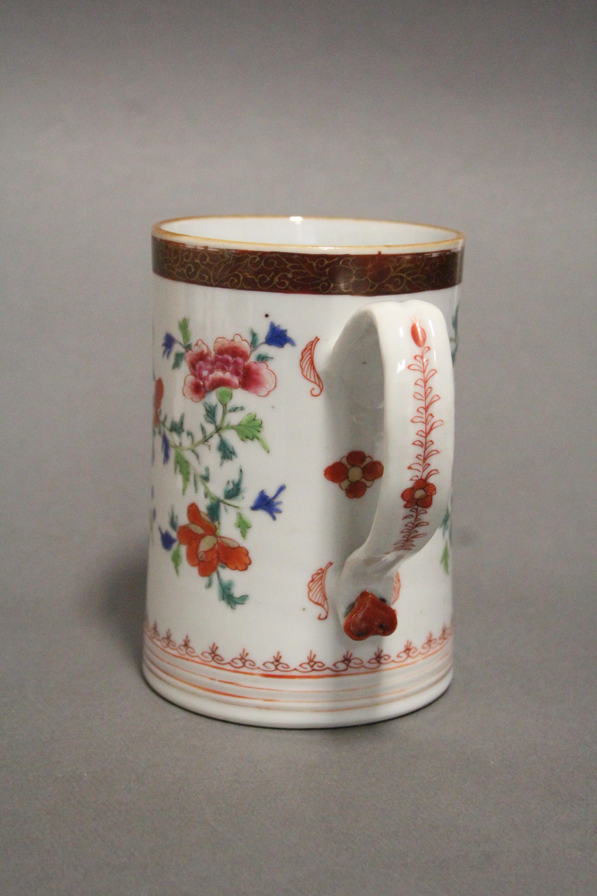 An 18th century Chinese porcelain large cylindrical tankard painted in bright famille rose enamels - Image 4 of 5