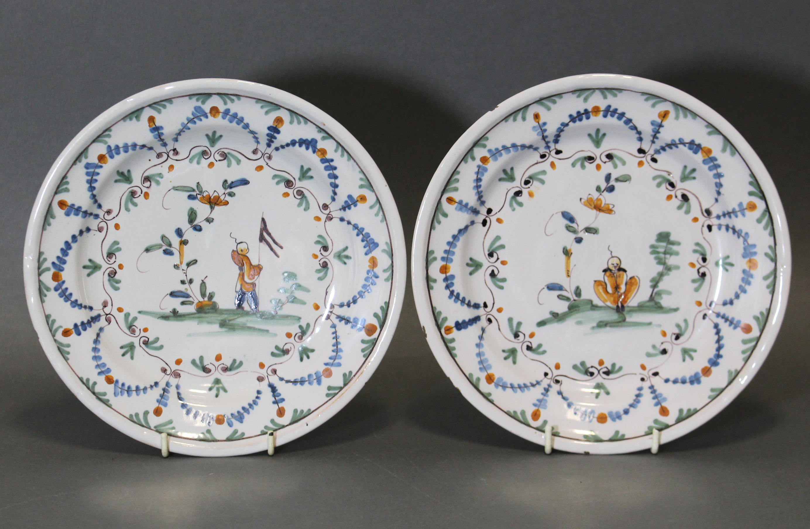 An 18th century French faience pottery circular dish, with shaped rim & painted polychrome - Image 3 of 3