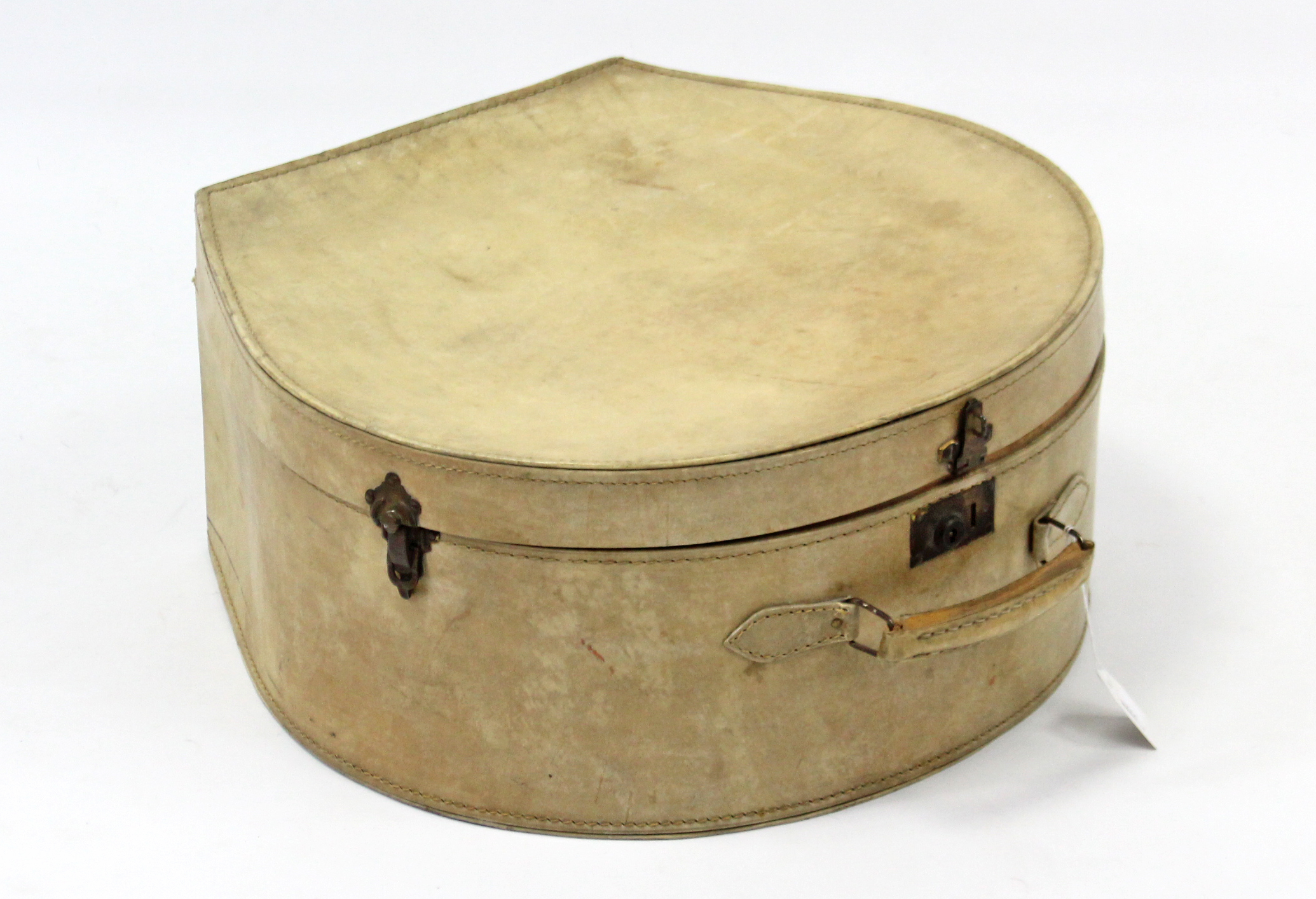 A French mid-20th century leatherette hat box, bears label “Hallduvoyage 18 Rue Des Pyramides, - Image 3 of 3
