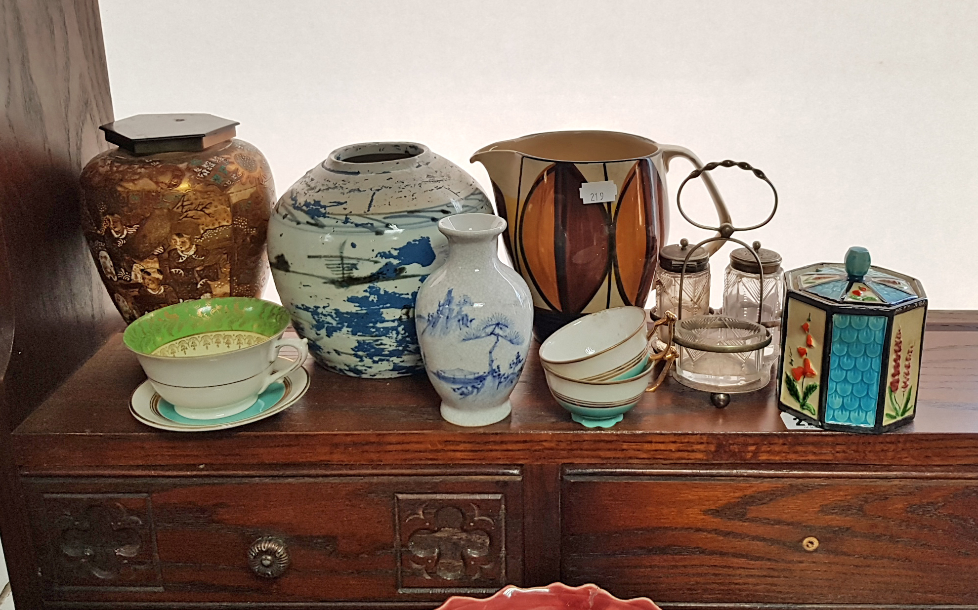 Various items of decorative china, pottery, glassware, etc.