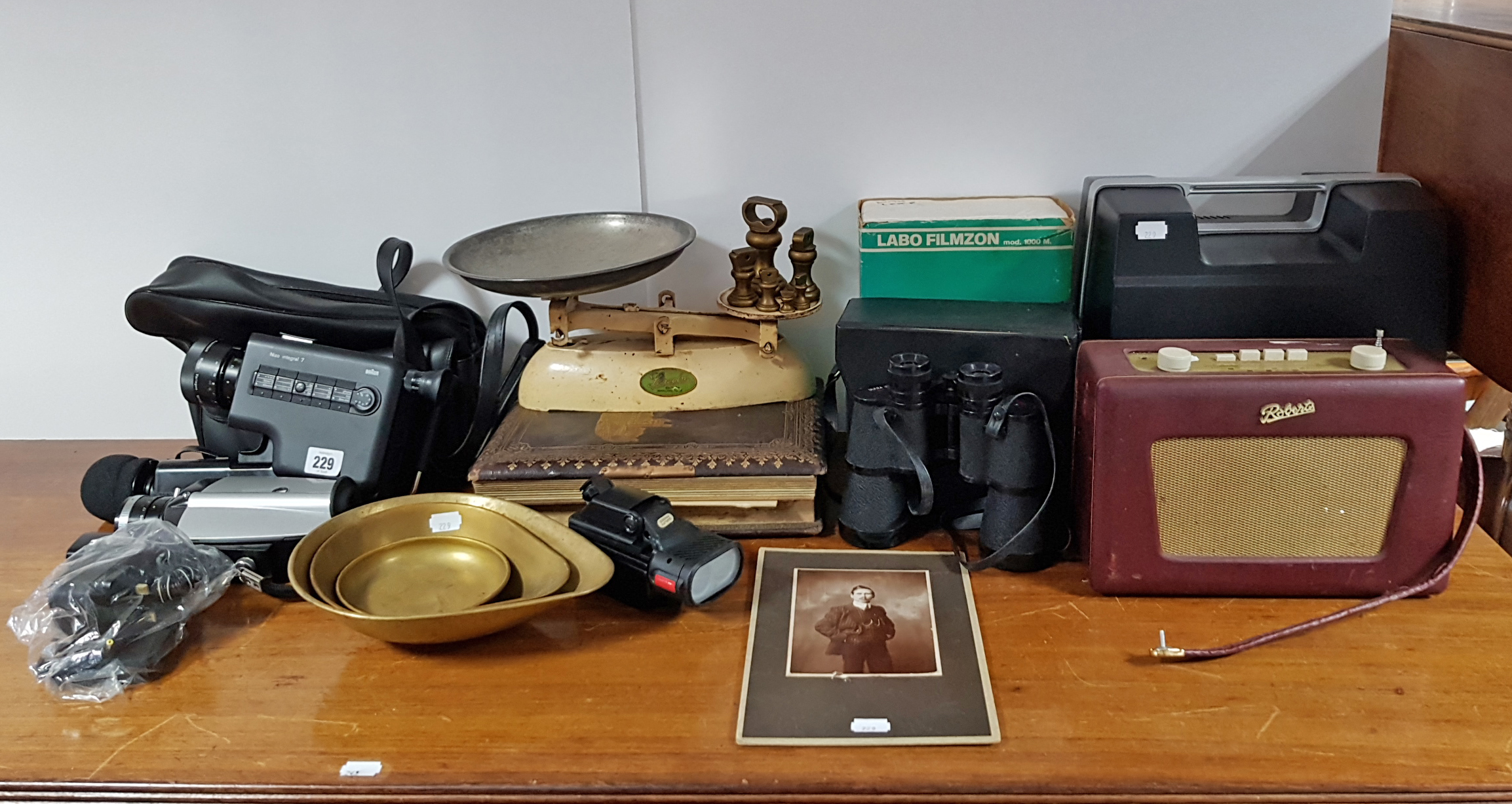 A Robert’s transistor radio; a Prinz “Oxford 1200” cine editor, boxed; a Victorian photograph album;