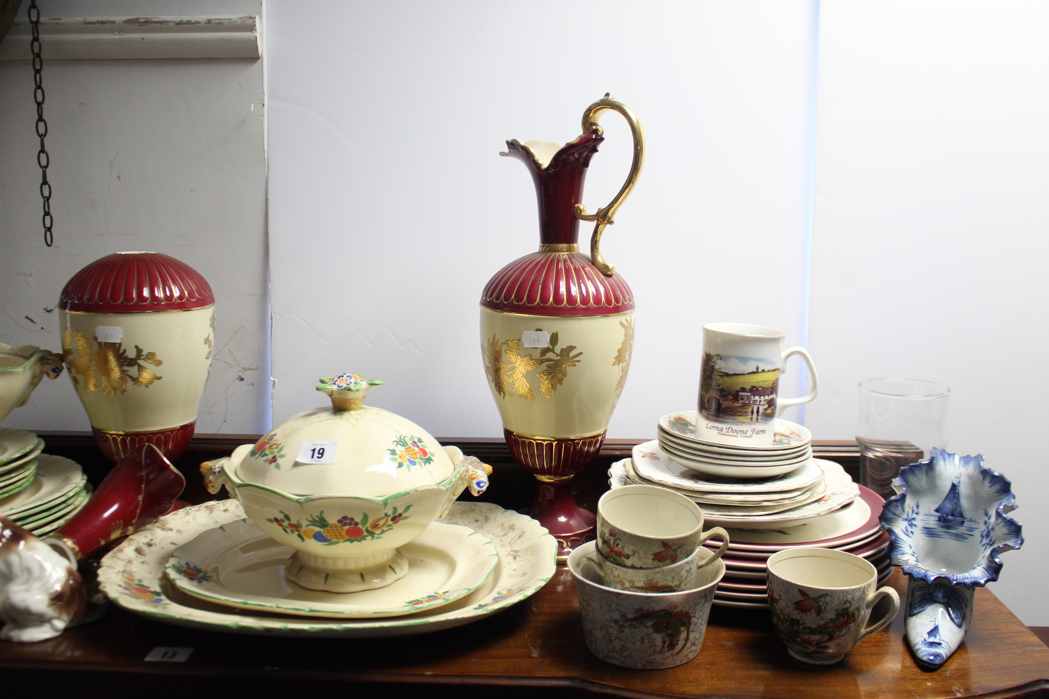 Various items of decorative china & glassware.