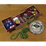 A quantity of costume jewellery.