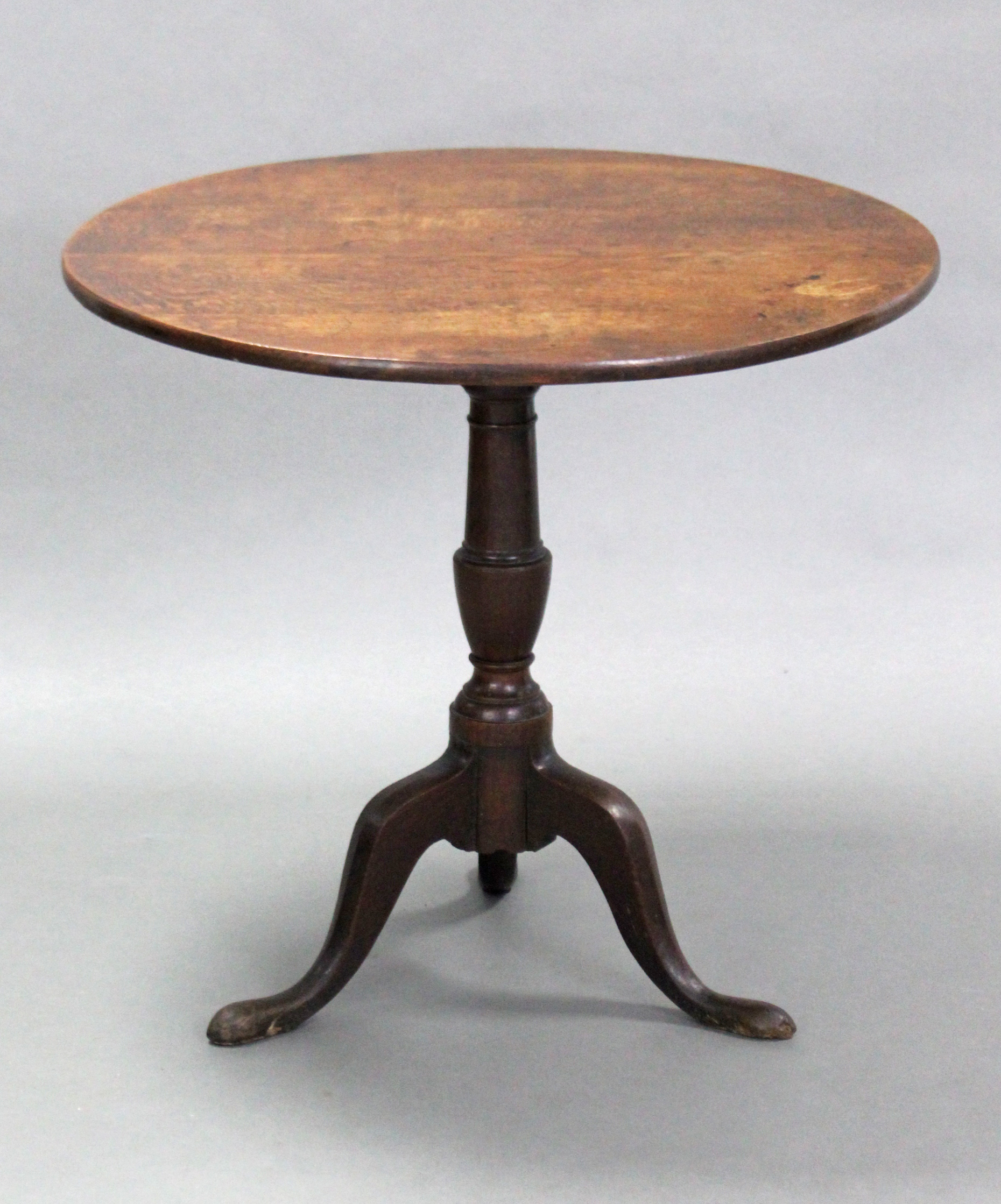 A Georgian oak tripod table with circular top, on vase-turned centre column with cabriole legs & pad - Image 2 of 2