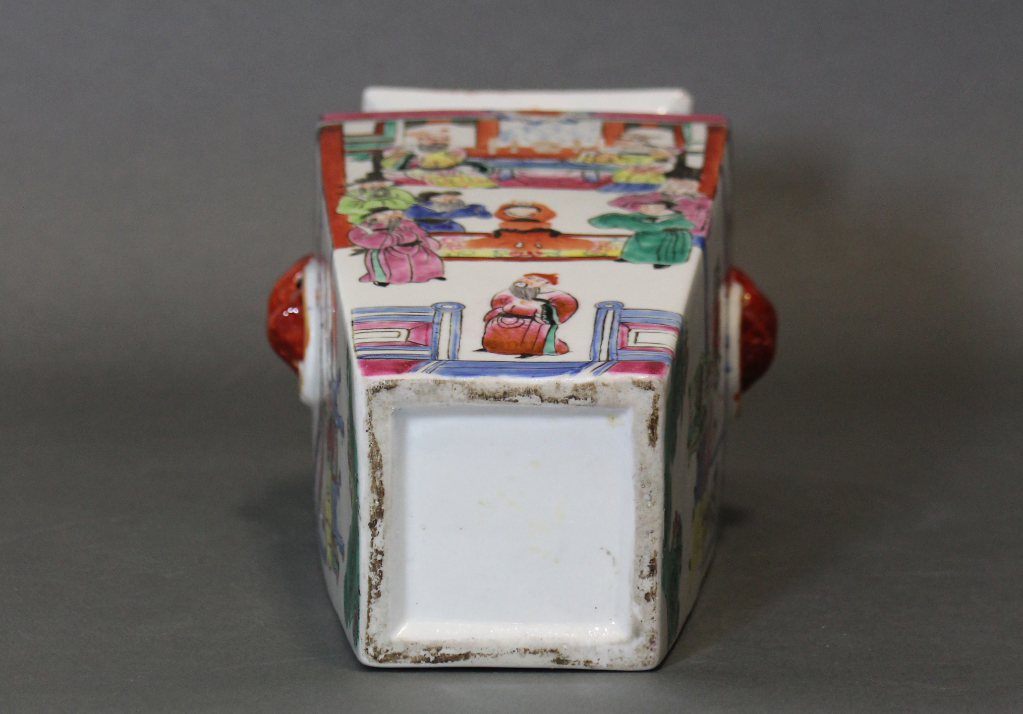 A Cantonese porcelain vase of square tapered form decorated with figure scenes in rose-verte - Image 5 of 5