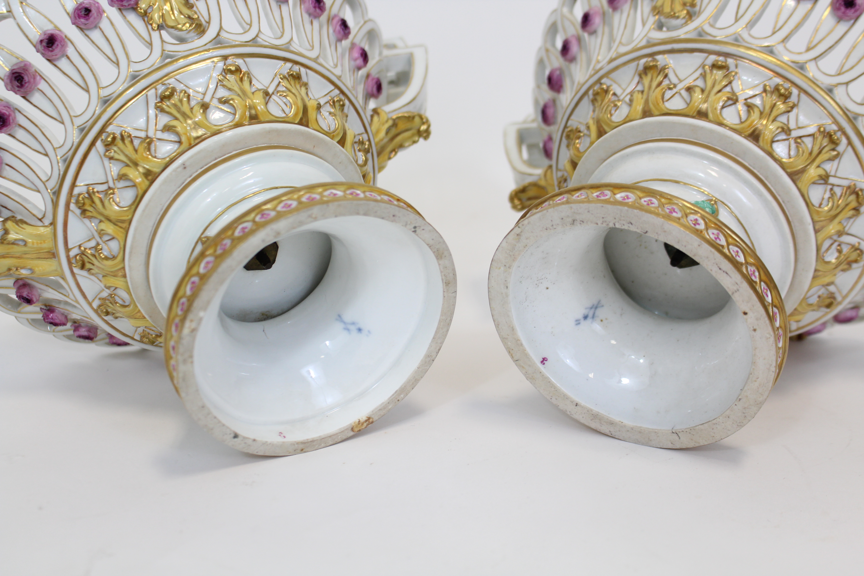 A MEISSEN MARCOLINI PERIOD PART DESSERT SERVICE, comprising: a pair of comports with applied - Image 8 of 13