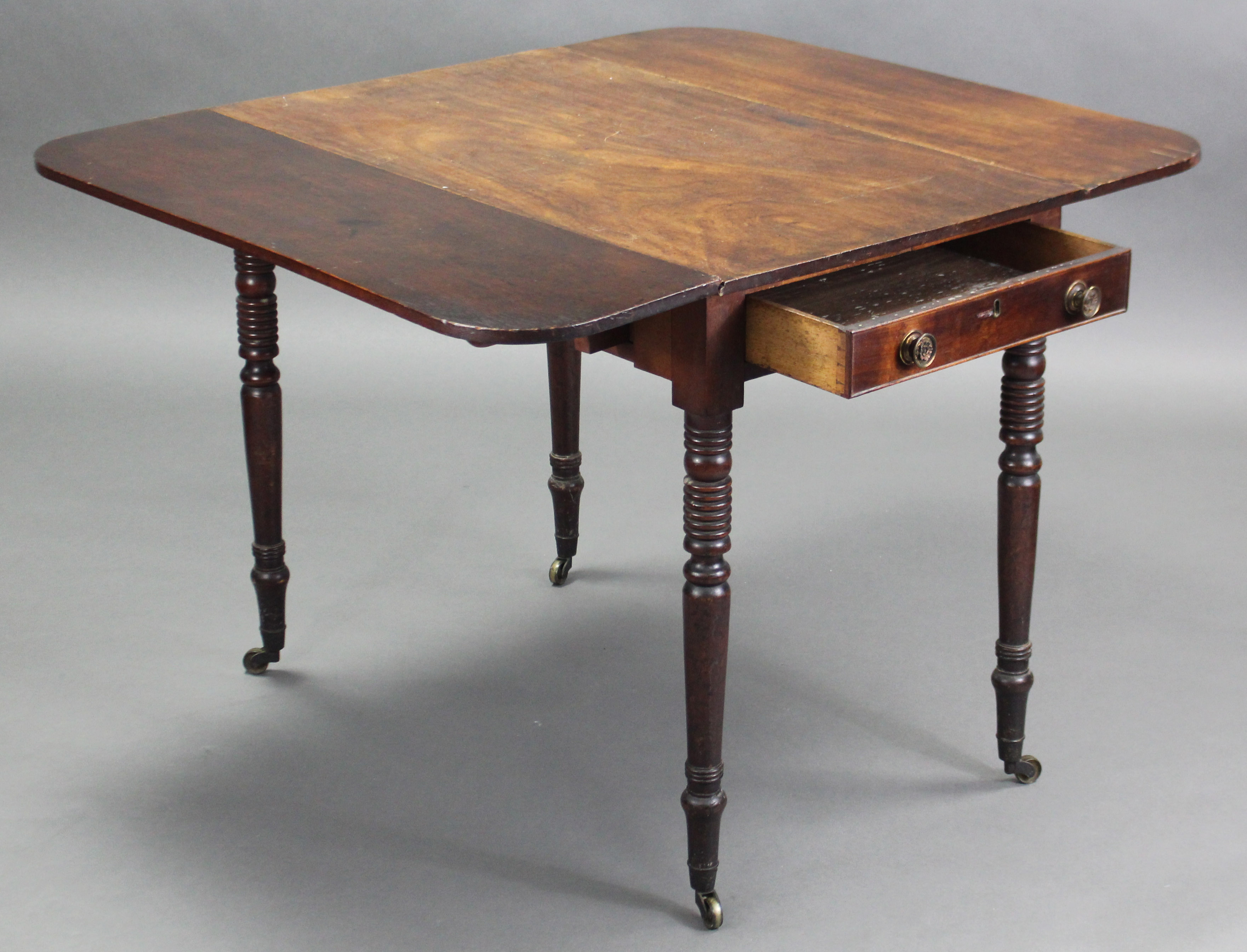 A Georgian mahogany rectangular drop-leaf table fitted drawer to one end with brass knob handles, on - Image 3 of 6