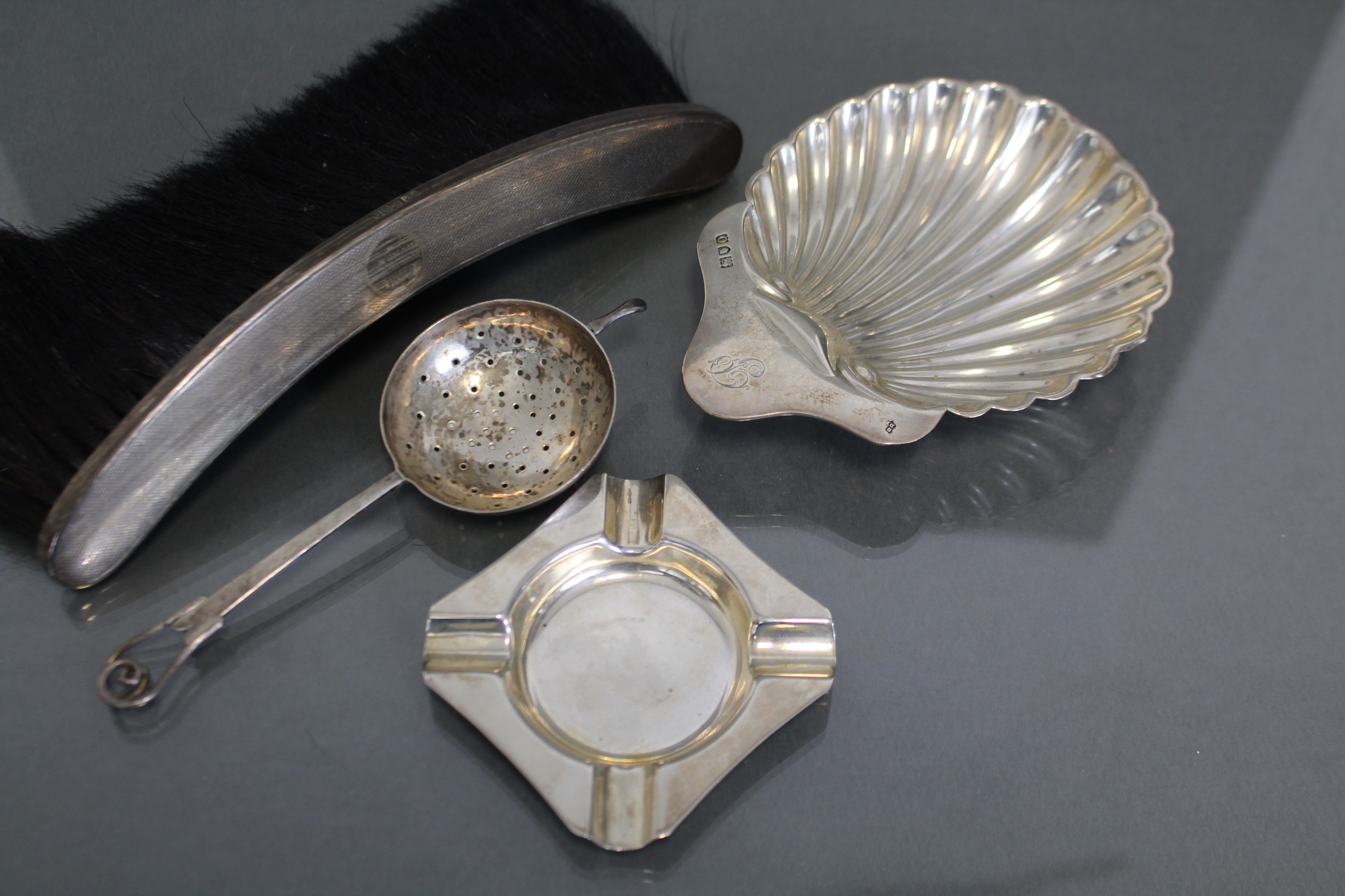 An Edwardian silver shell-shaped butter dish on three ball feet, London 1908 by Joseph Williams & - Image 2 of 2