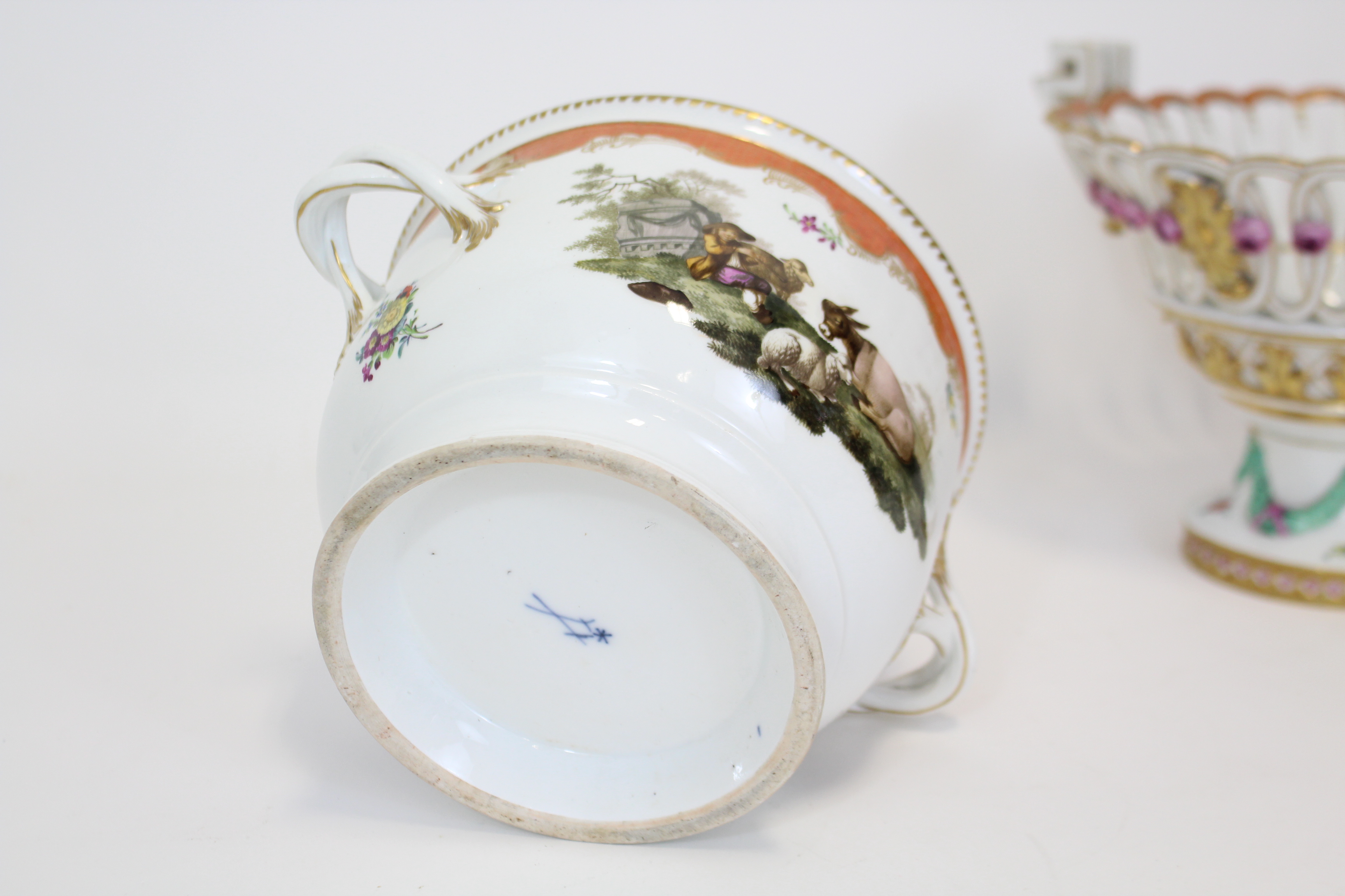 A MEISSEN MARCOLINI PERIOD PART DESSERT SERVICE, comprising: a pair of comports with applied - Image 4 of 13