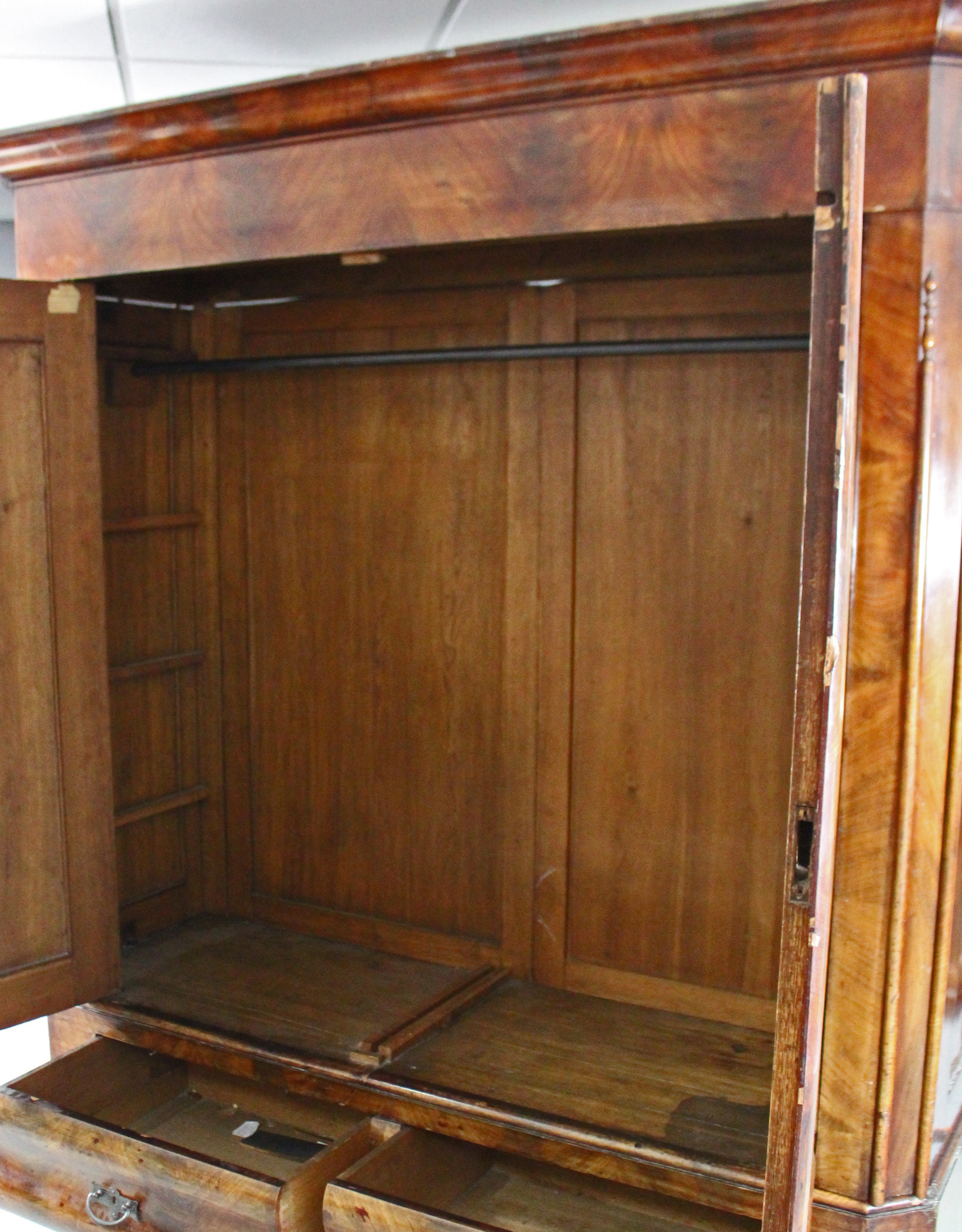 A 19th century CONTINENTAL FIGURED MAHOGANY WARDROBE, the upper part with cavetto cornice & enclosed - Image 3 of 3