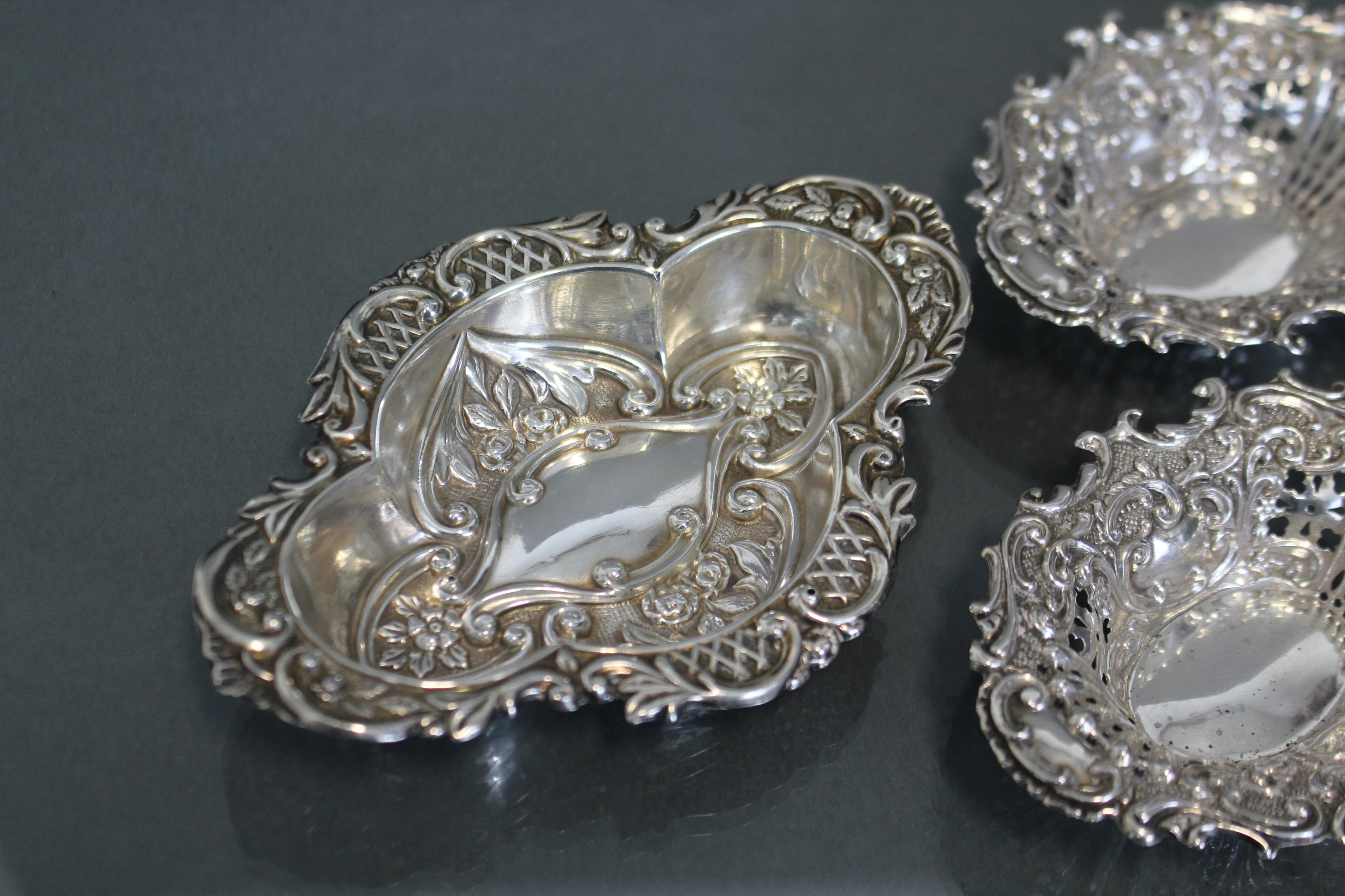 A George V silver quatre-lobe small oval dish with embossed decoration of flowers & scrolls, - Image 2 of 5